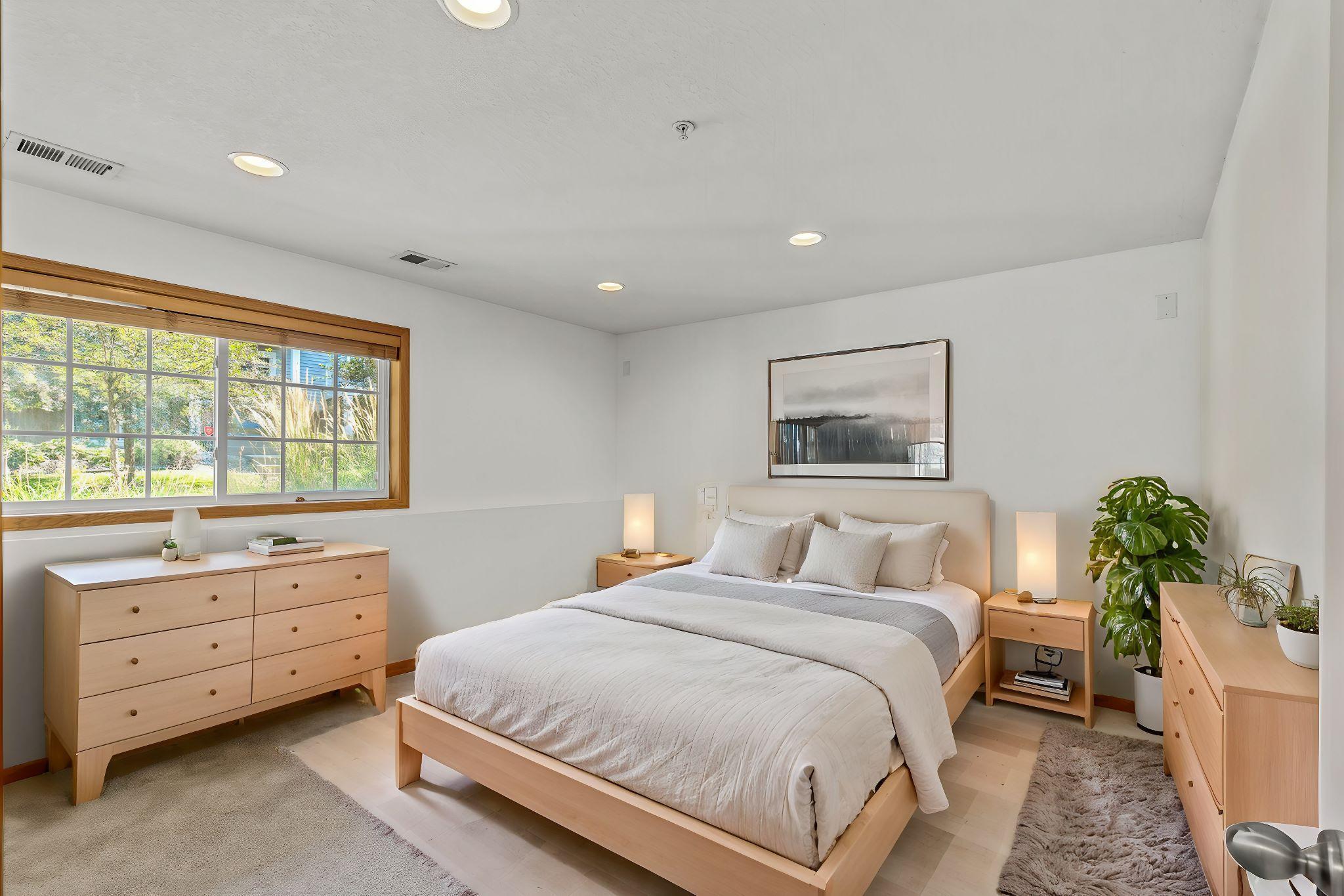 1671 Village Trail E Unit: 2