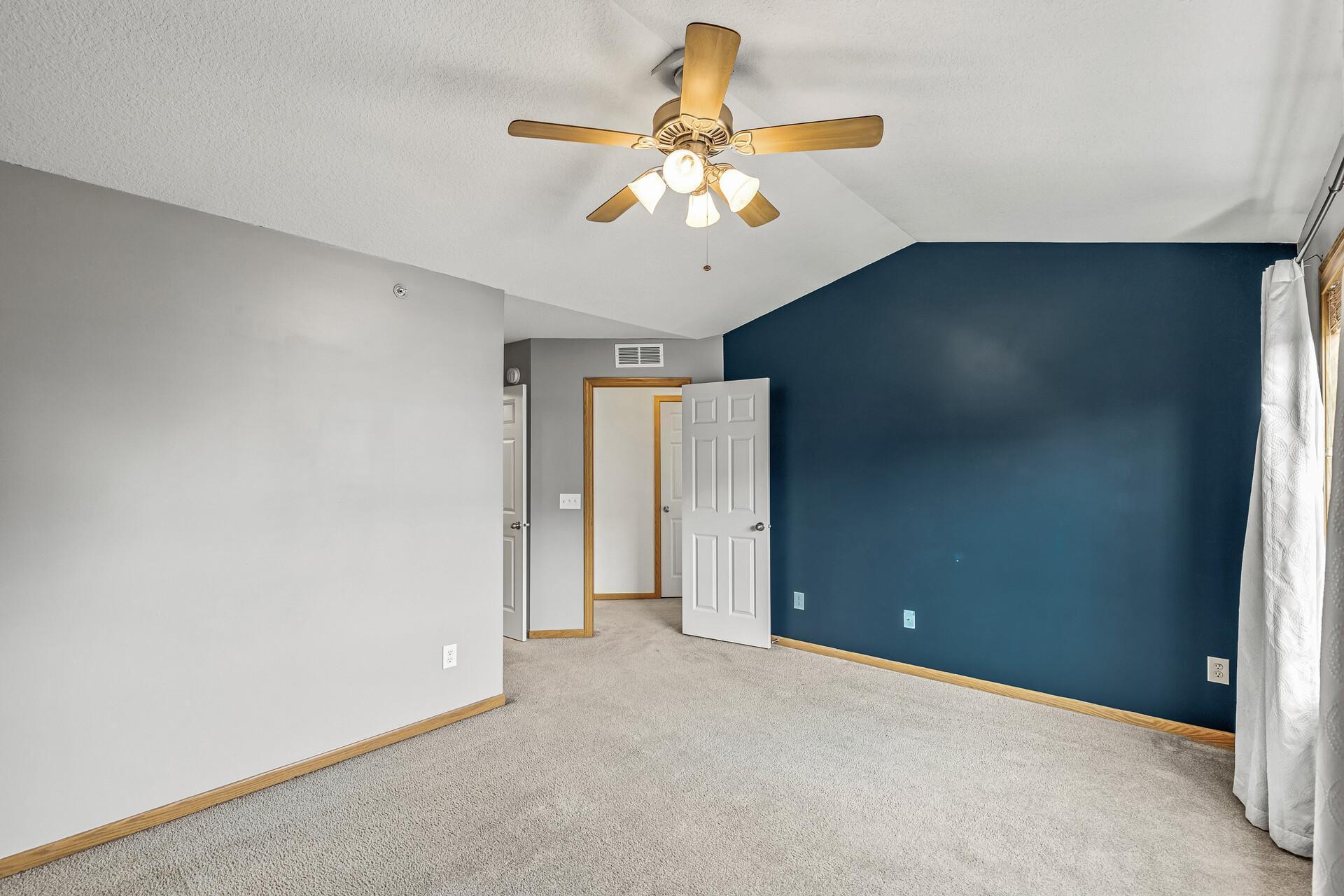 1671 Village Trail E Unit: 2