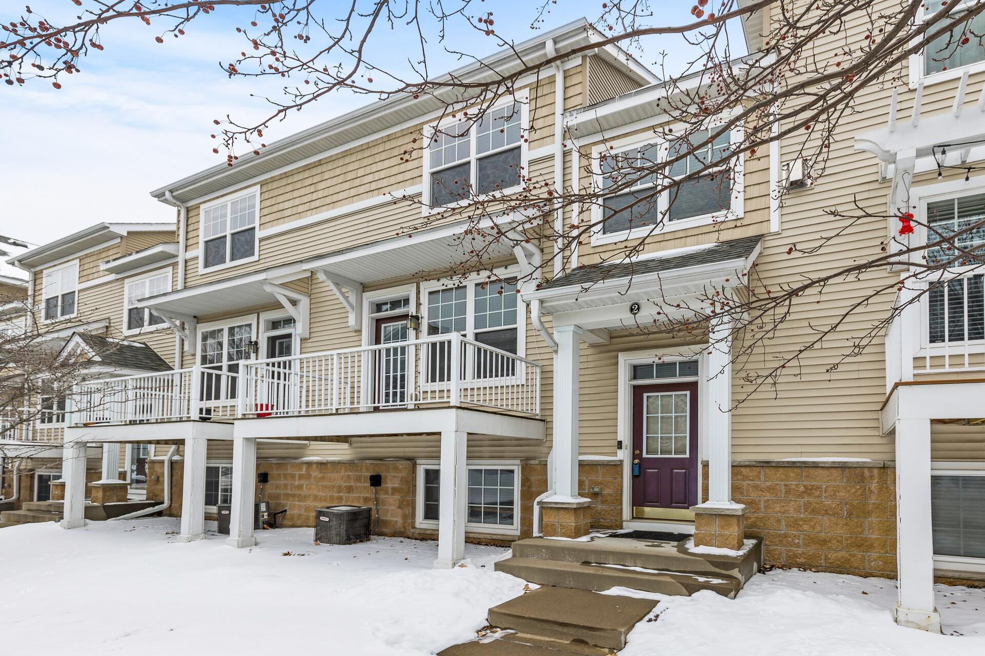 1671 Village Trail E Unit: 2