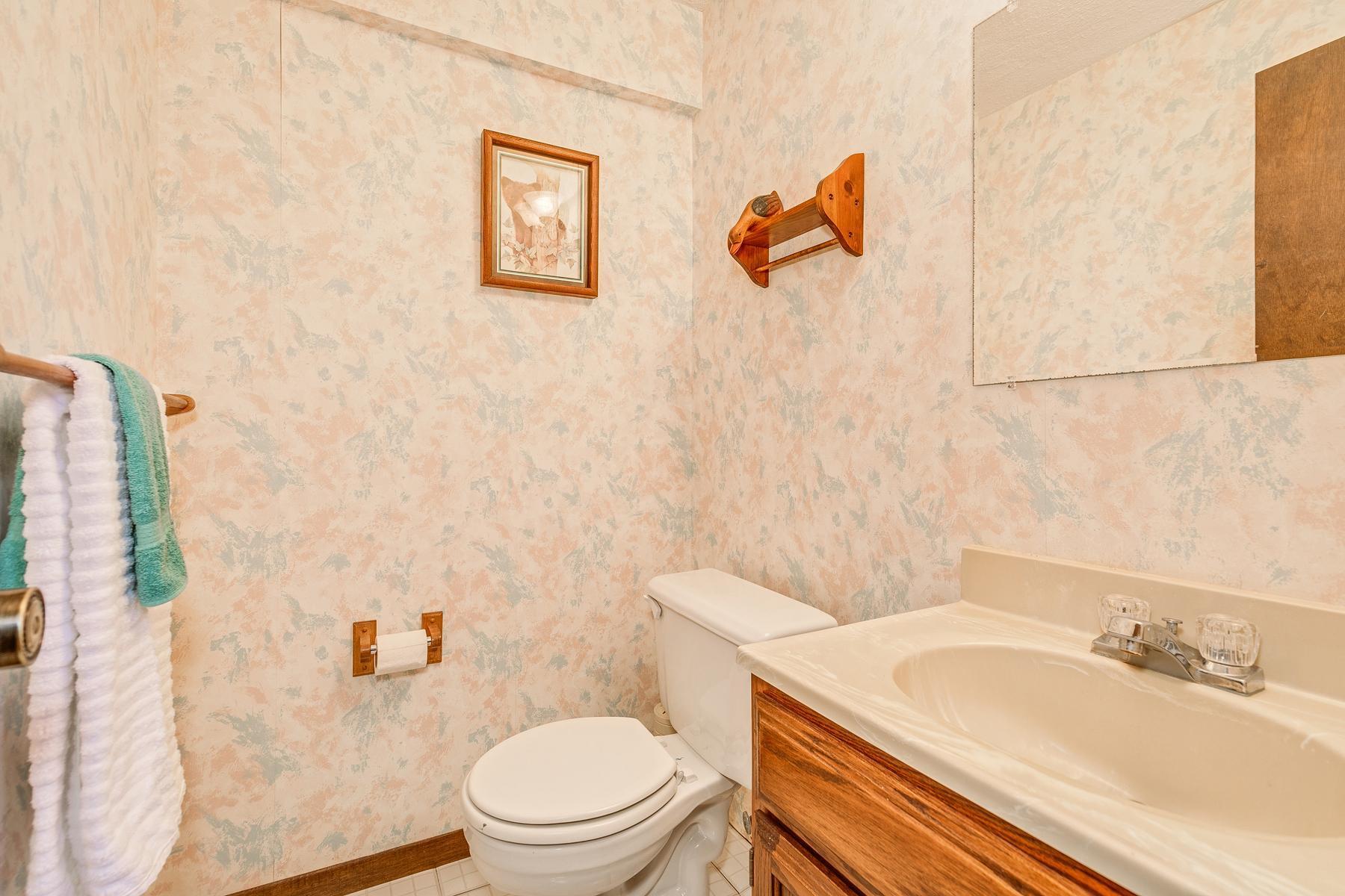 932 Heritage Court W