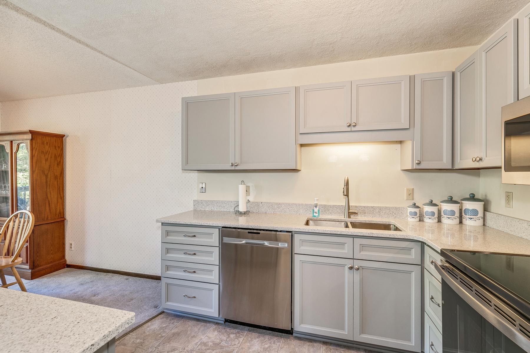 932 Heritage Court W