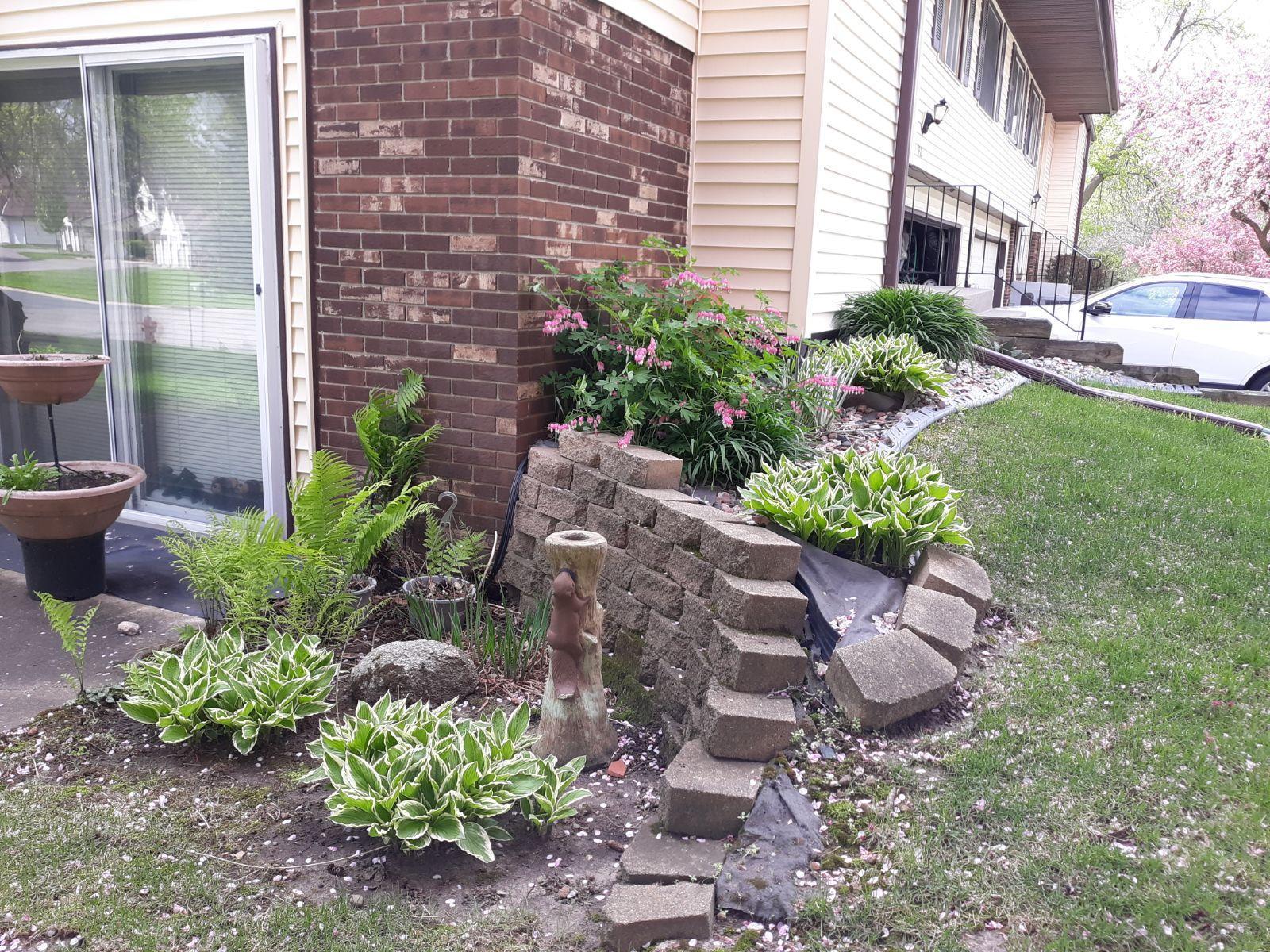 932 Heritage Court W