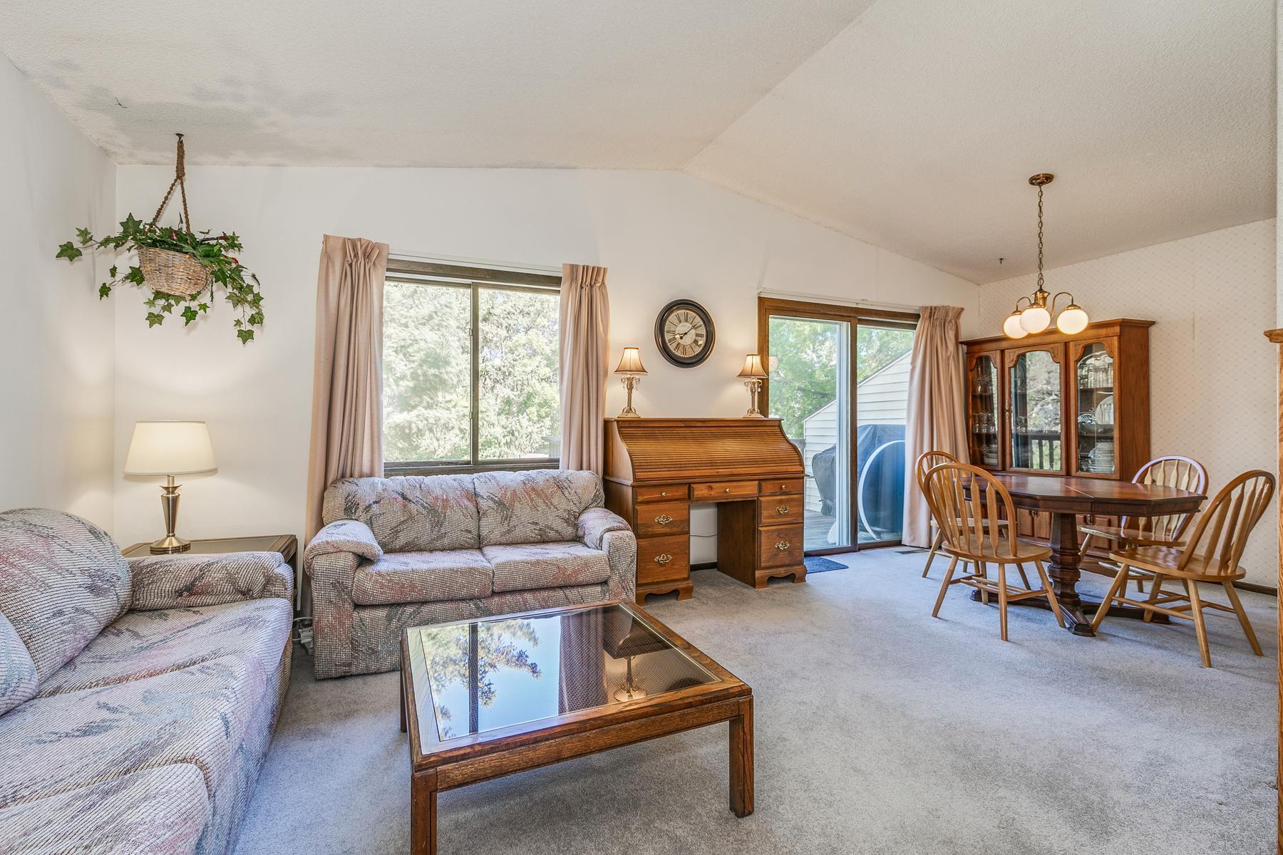 932 Heritage Court W