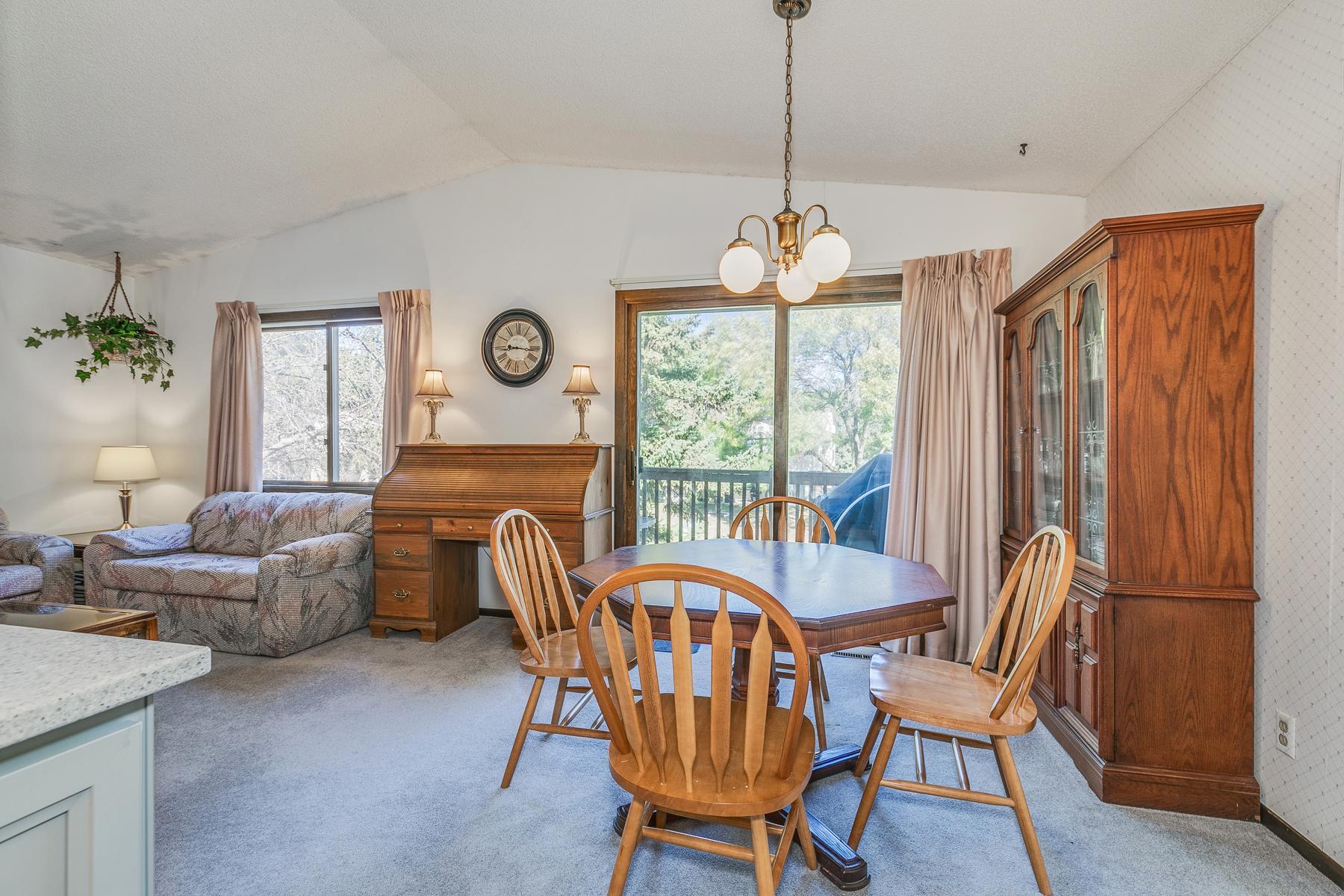 932 Heritage Court W