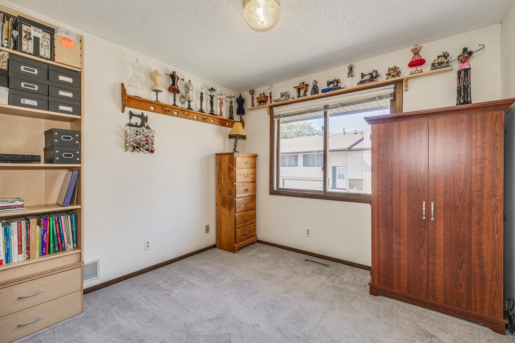 932 Heritage Court W