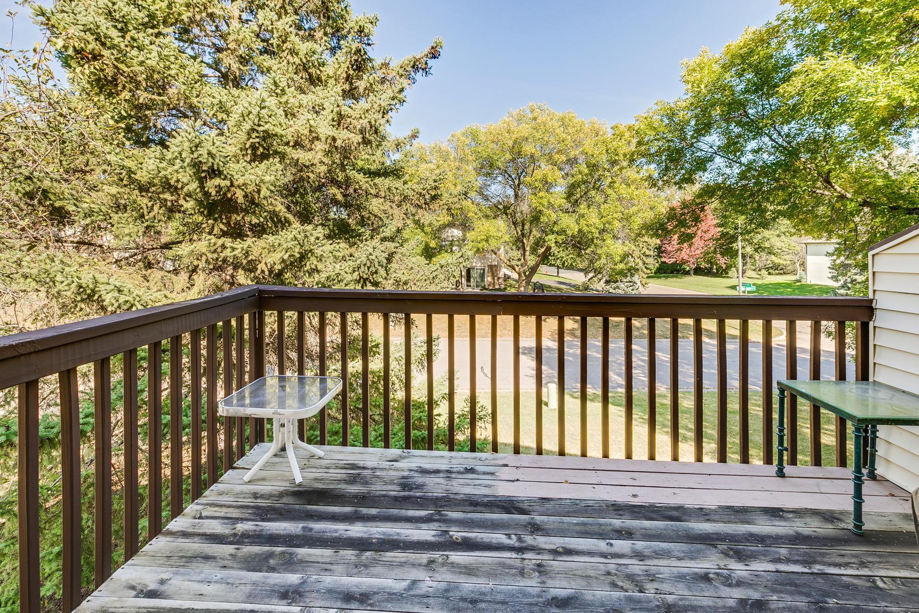 932 Heritage Court W