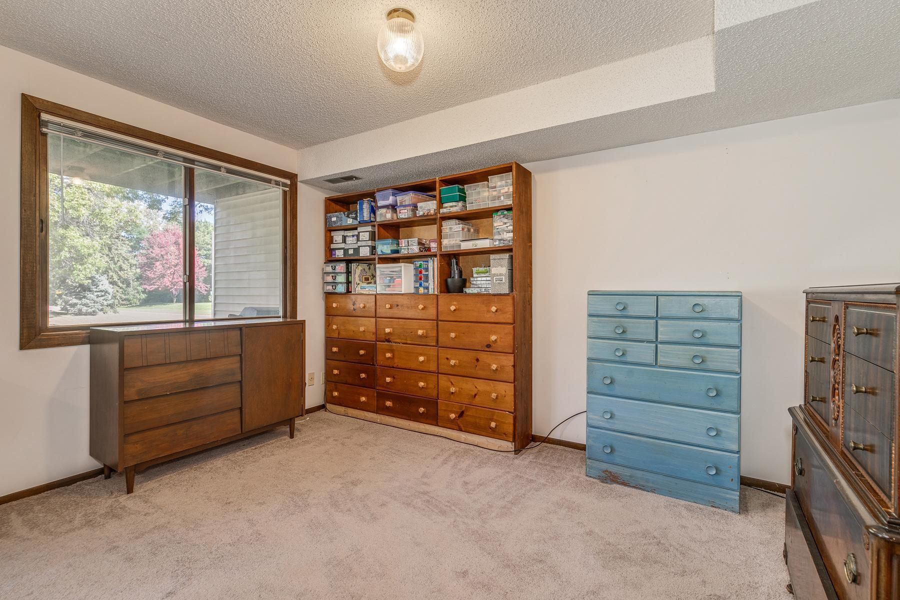 932 Heritage Court W