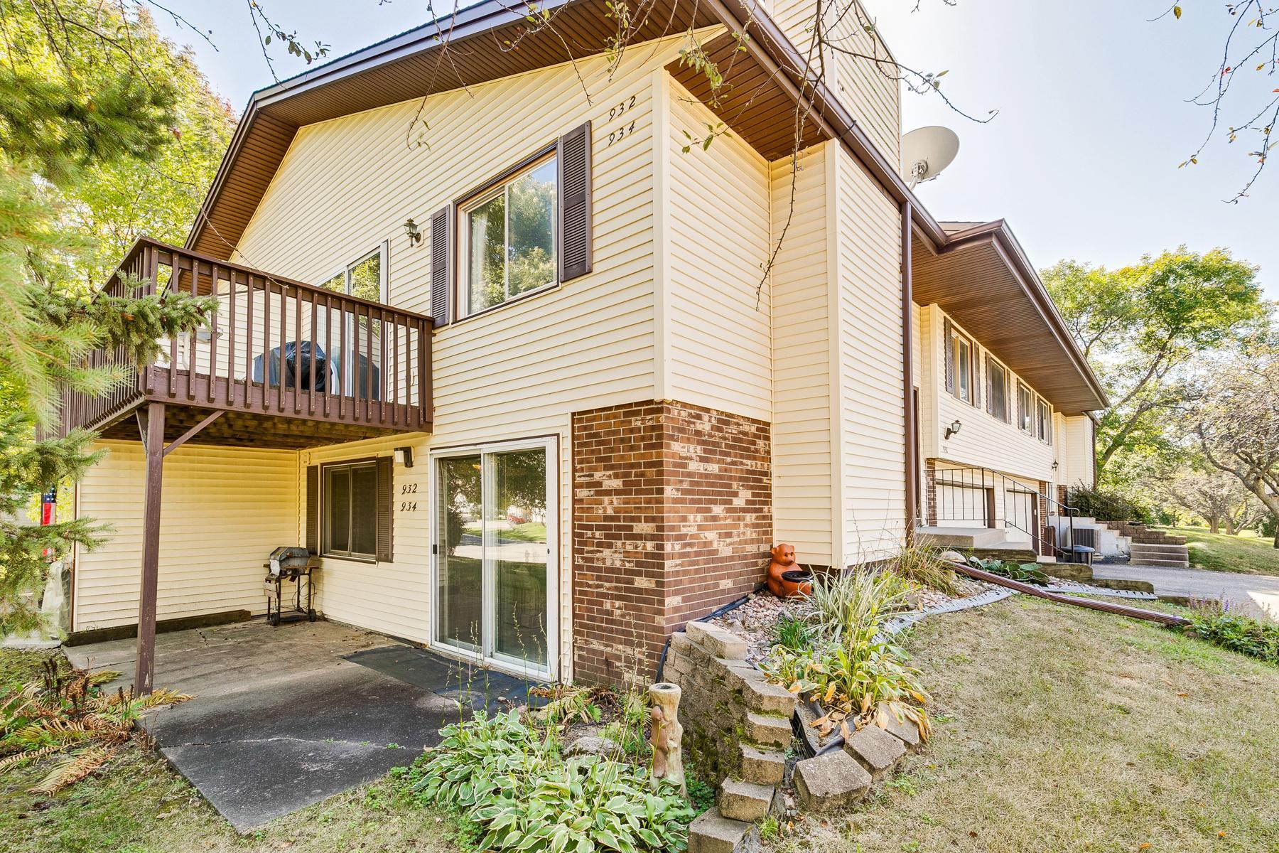 932 Heritage Court W