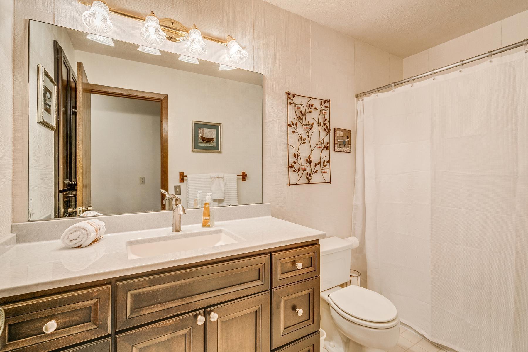 932 Heritage Court W