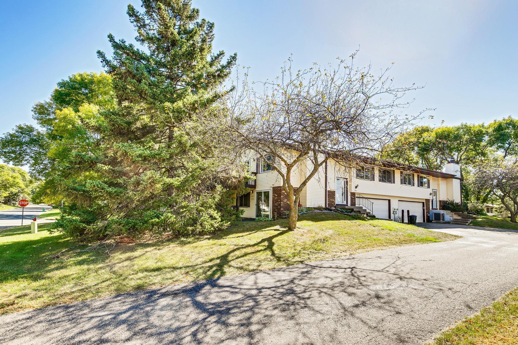 932 Heritage Court W