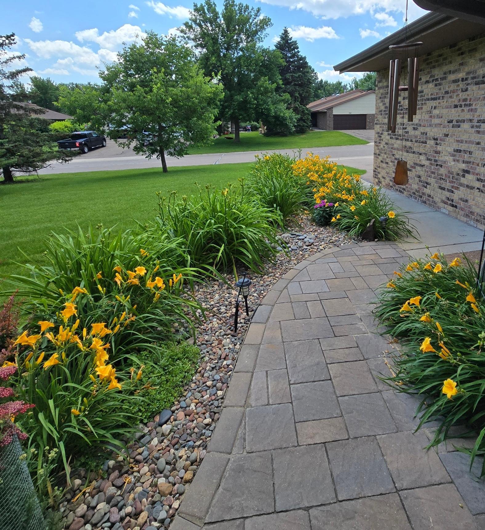 7070 Robinwood Trail