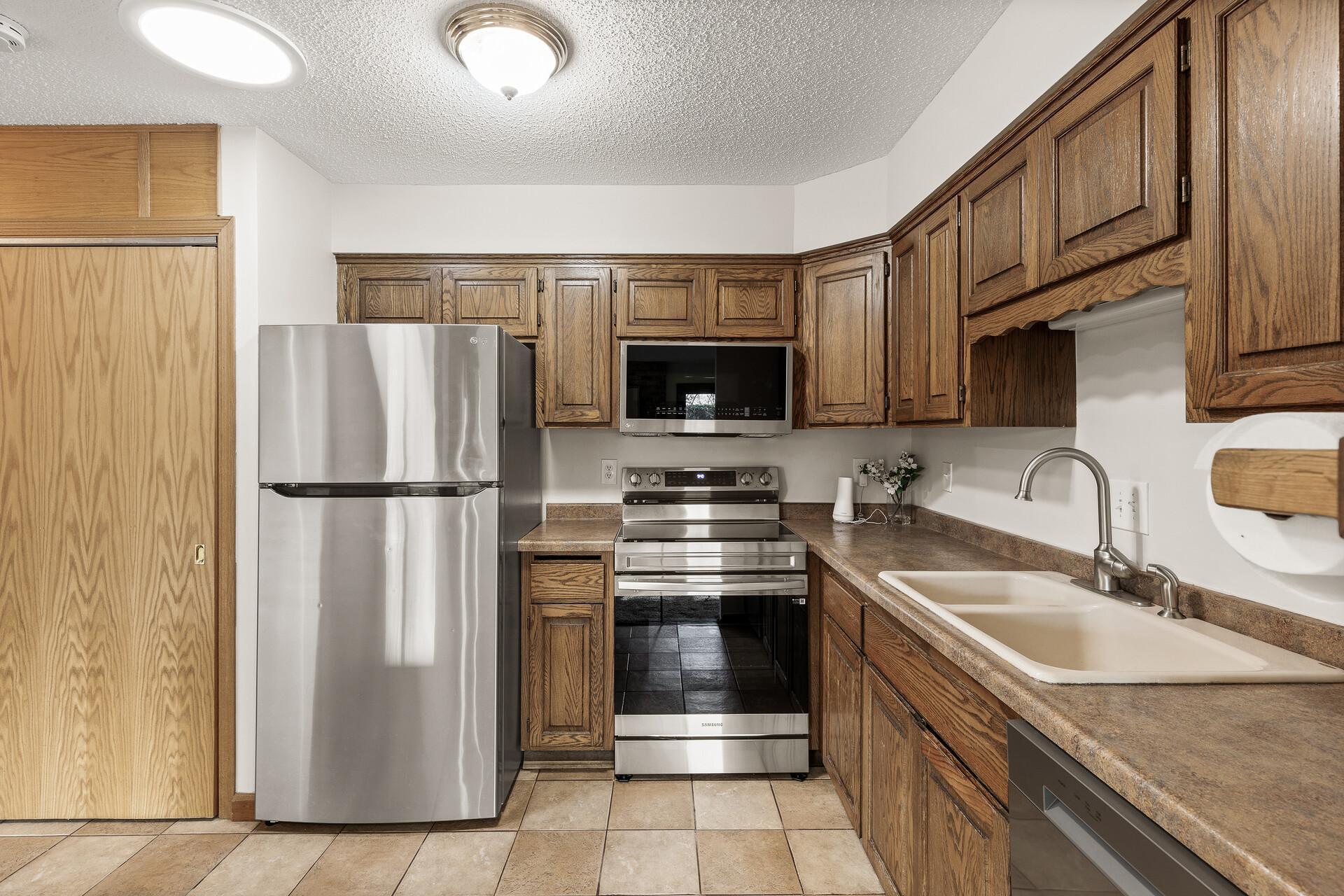 7070 Robinwood Trail