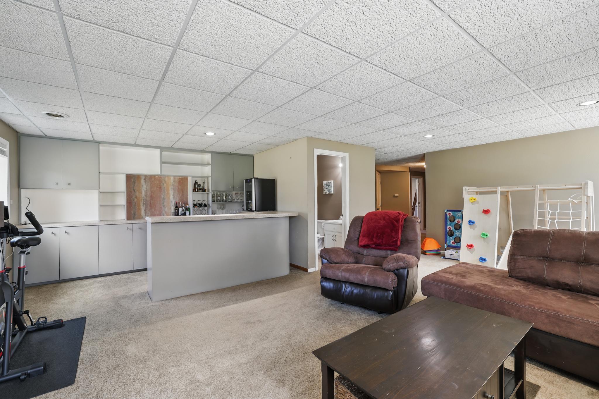 16461 Harwell Avenue