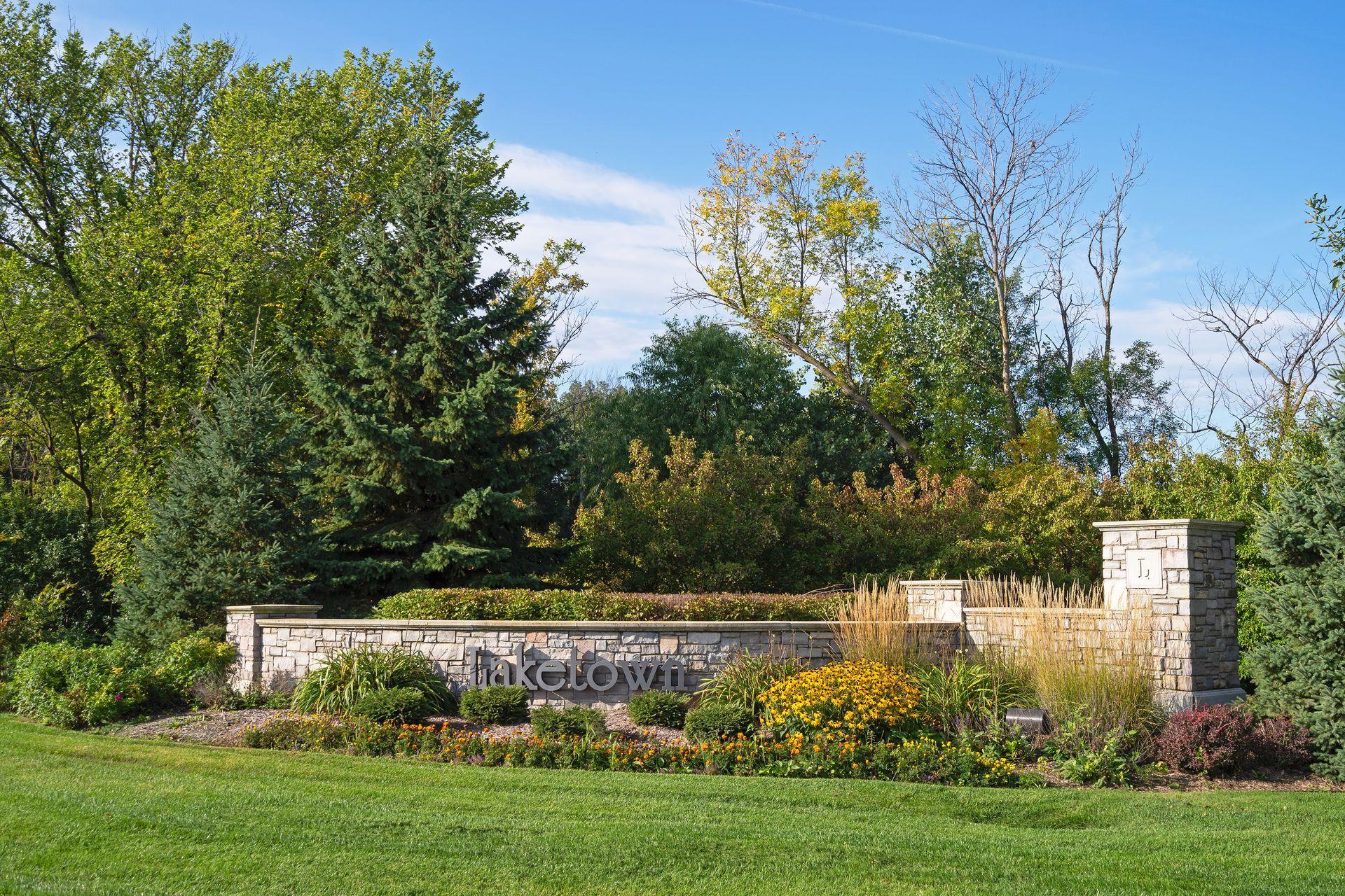 8999 Lakeside Drive