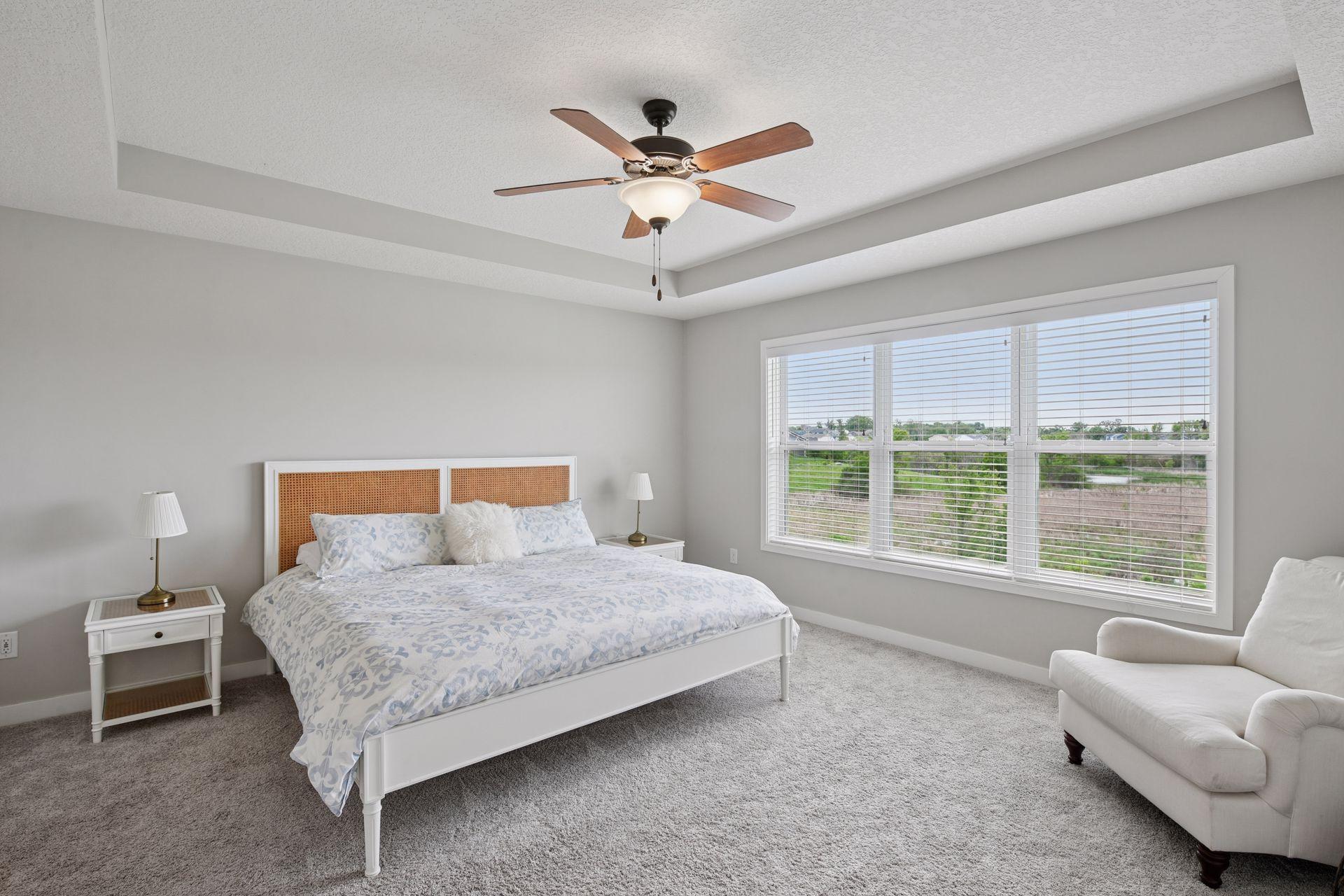 8999 Lakeside Drive
