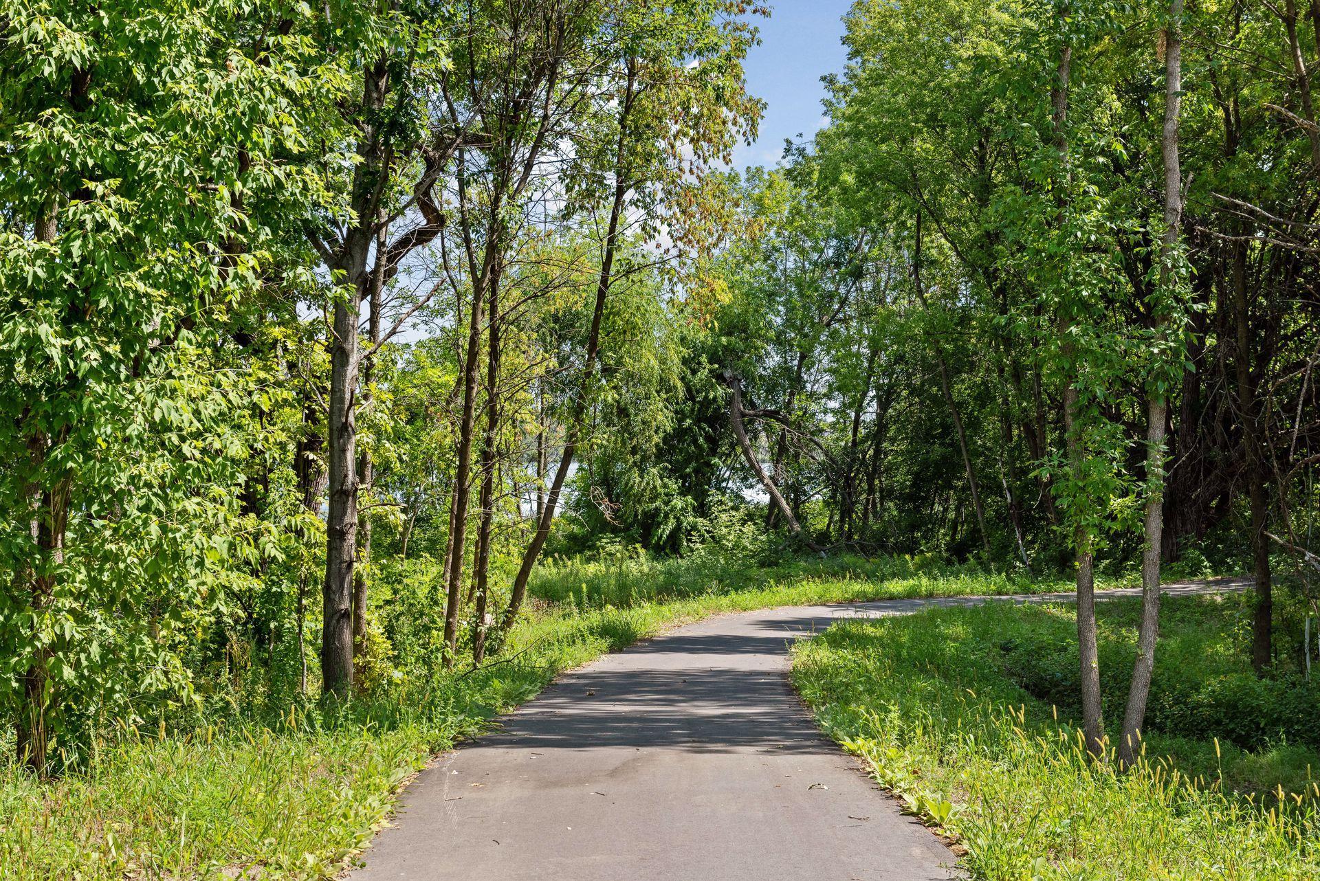 8999 Lakeside Drive