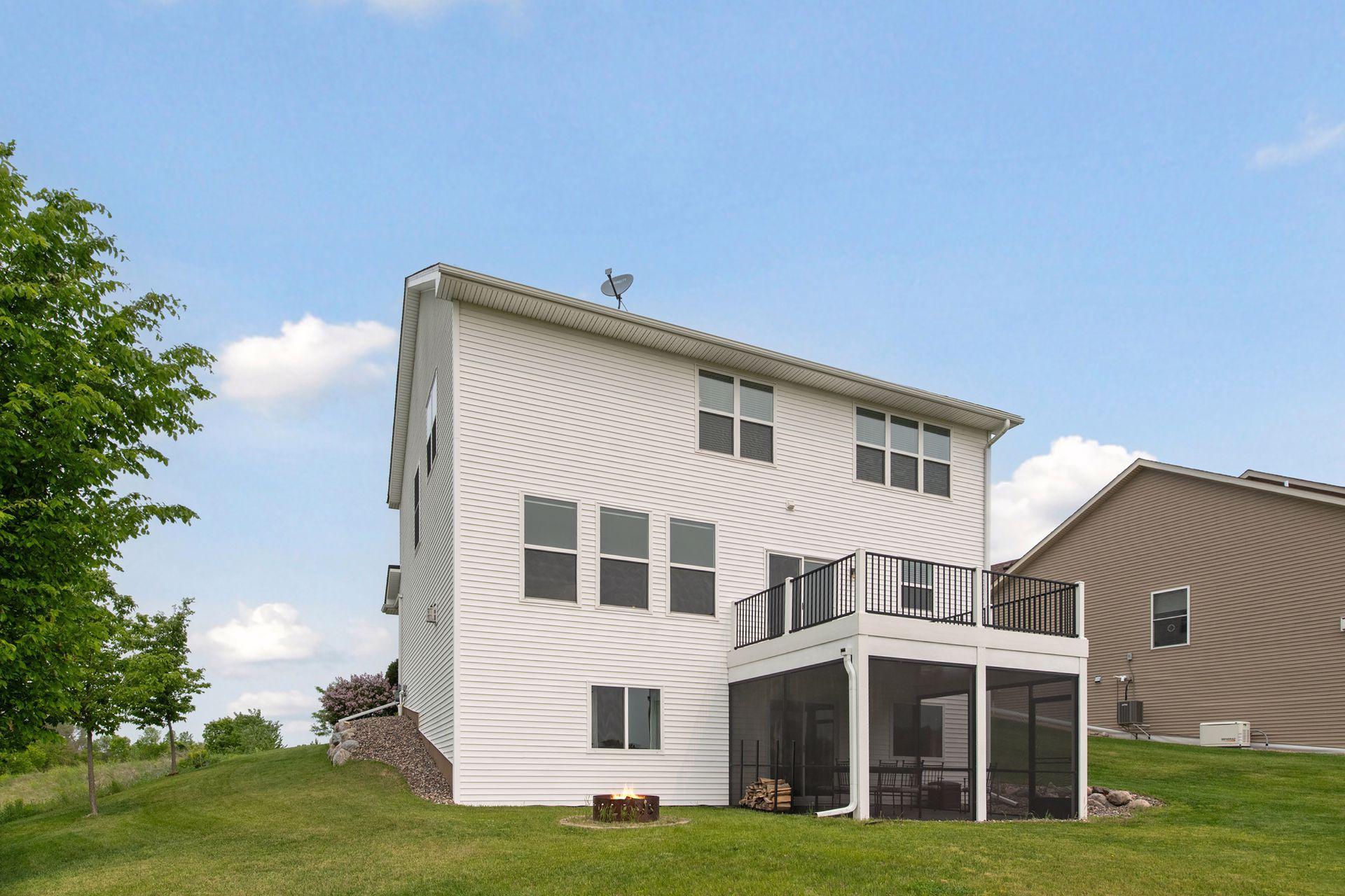 8999 Lakeside Drive