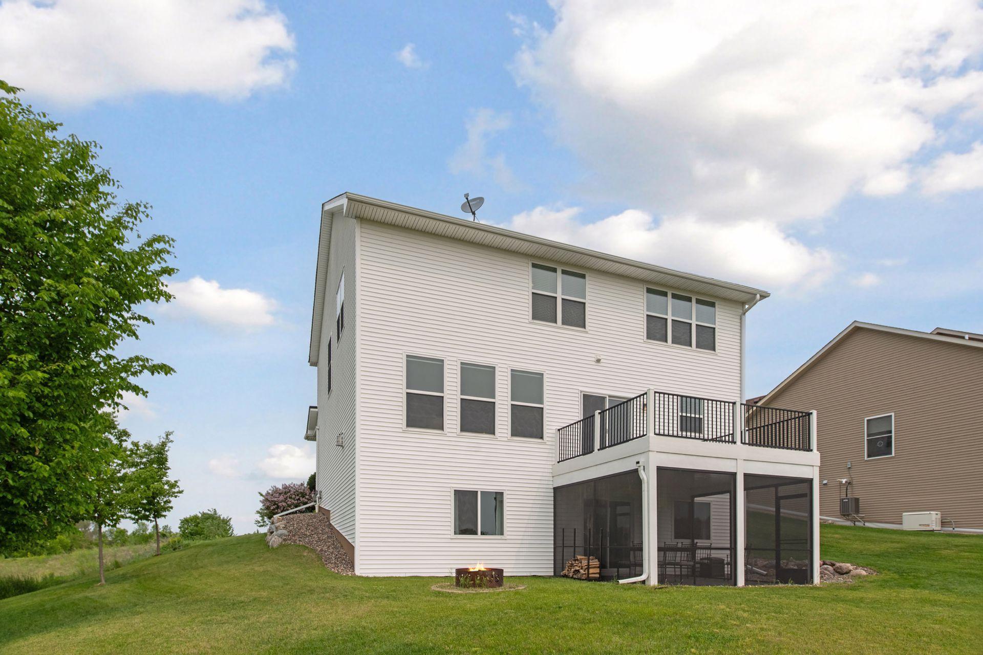 8999 Lakeside Drive
