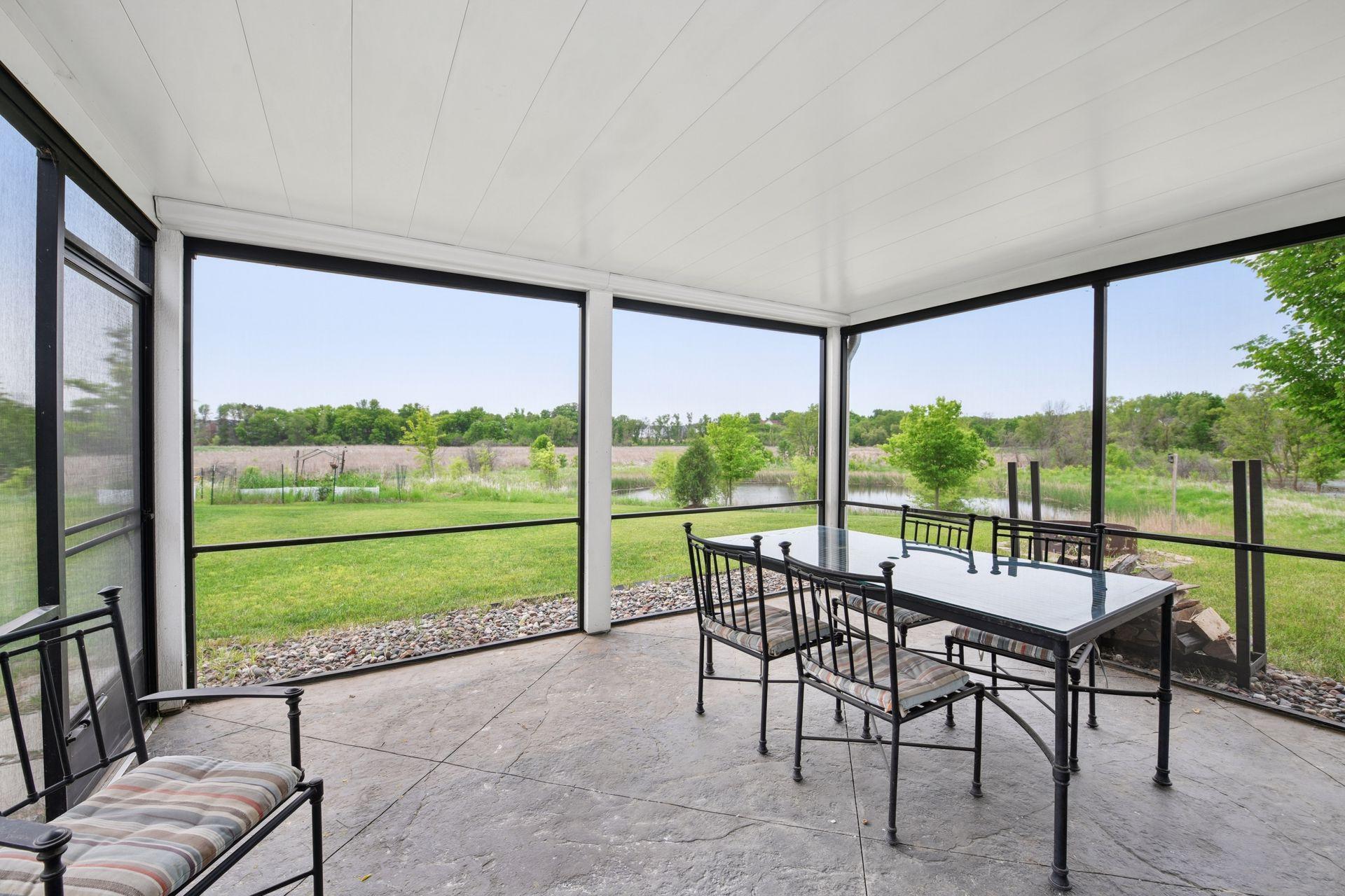 8999 Lakeside Drive