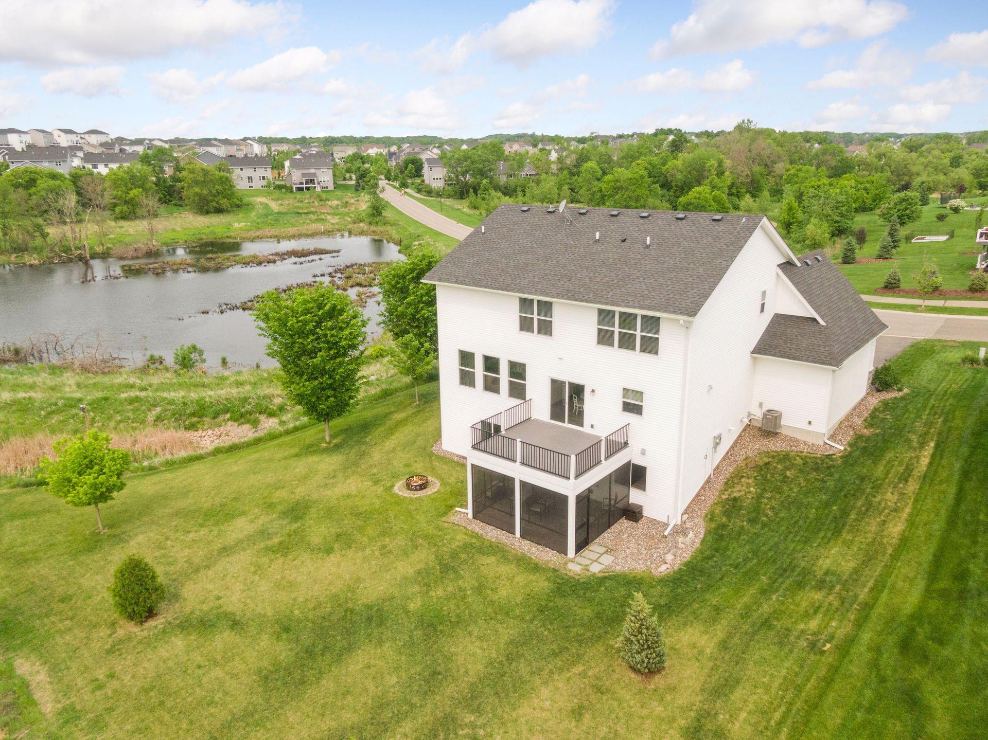 8999 Lakeside Drive