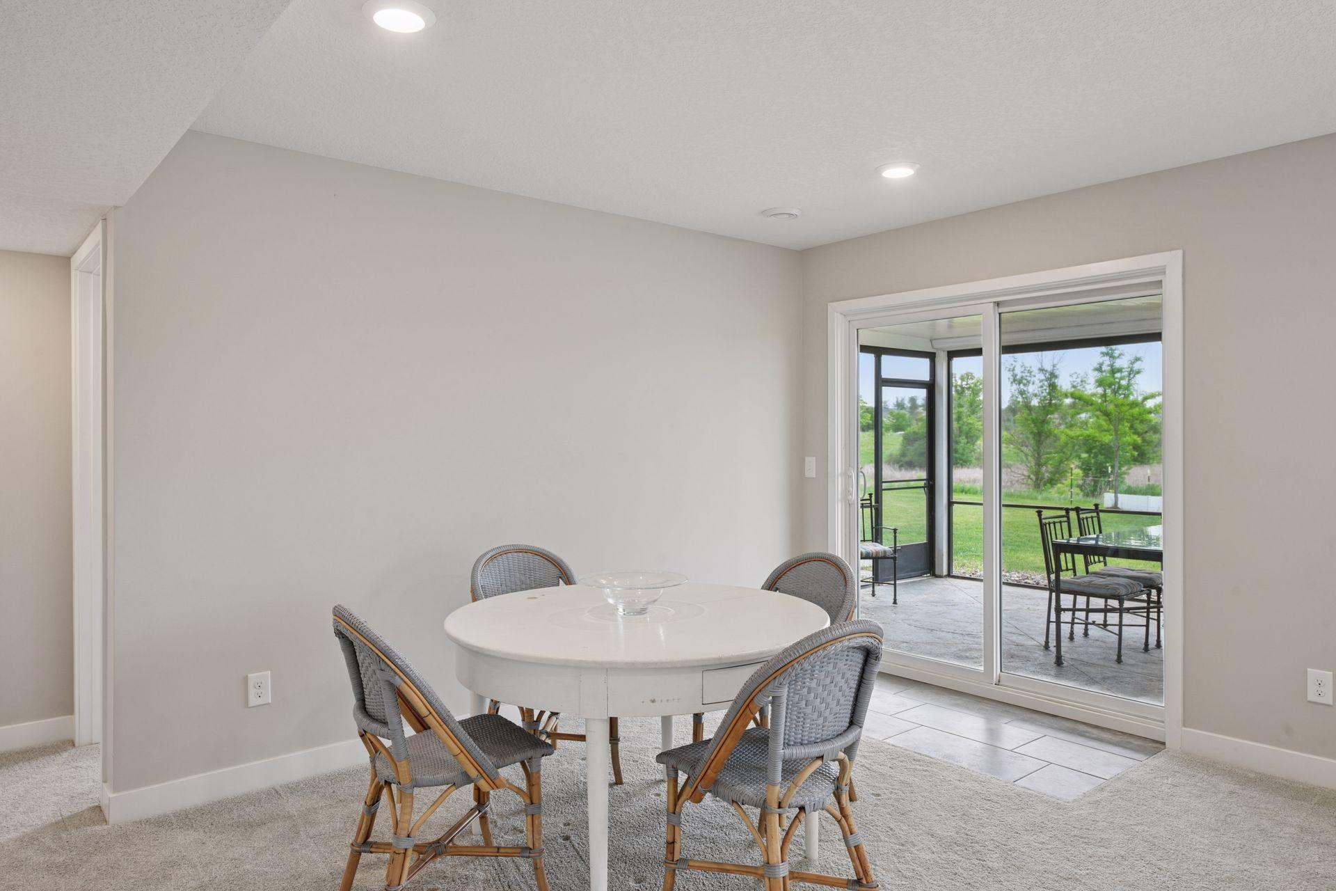 8999 Lakeside Drive