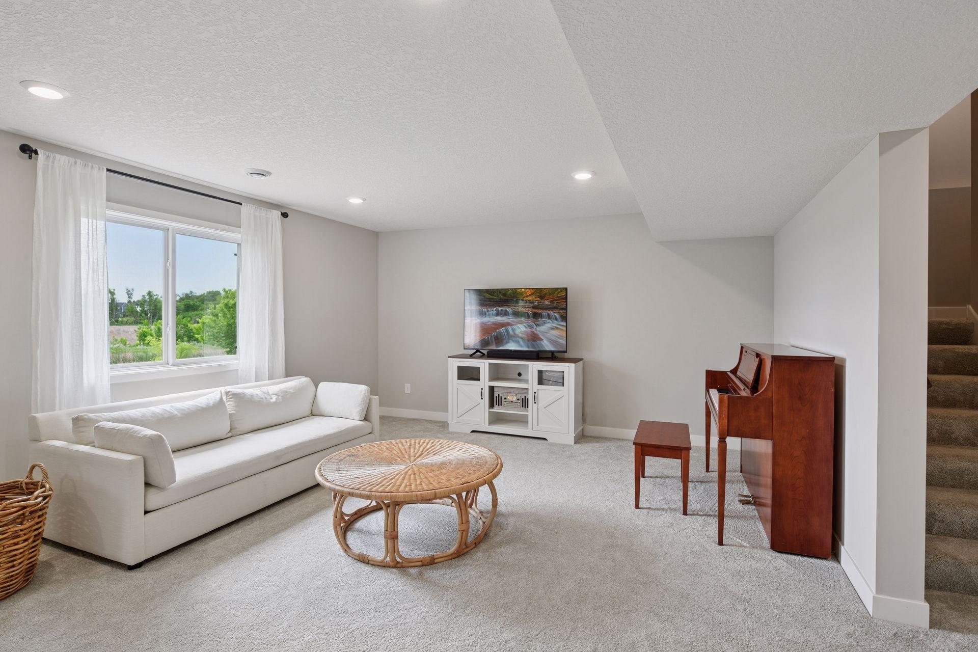 8999 Lakeside Drive