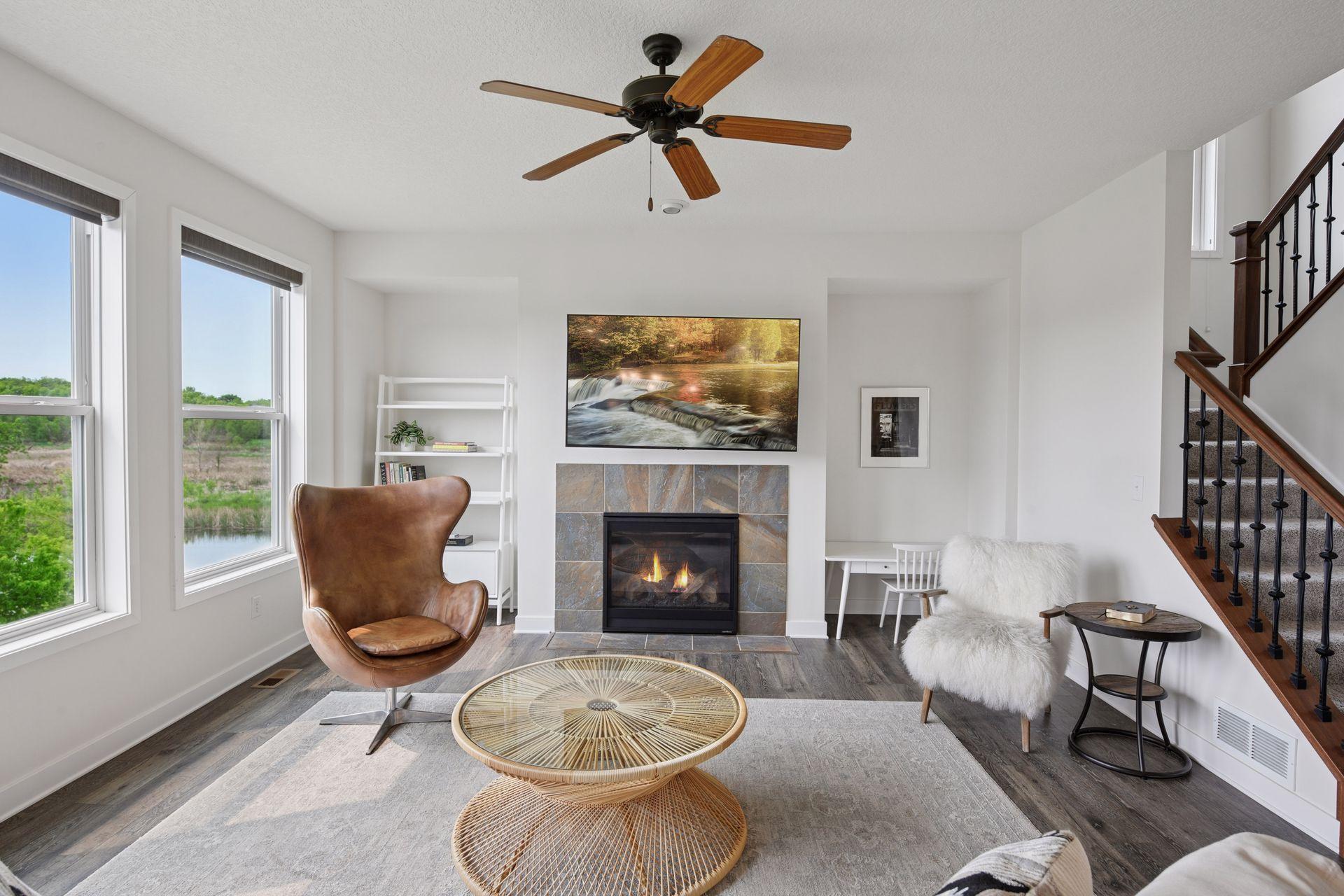 8999 Lakeside Drive
