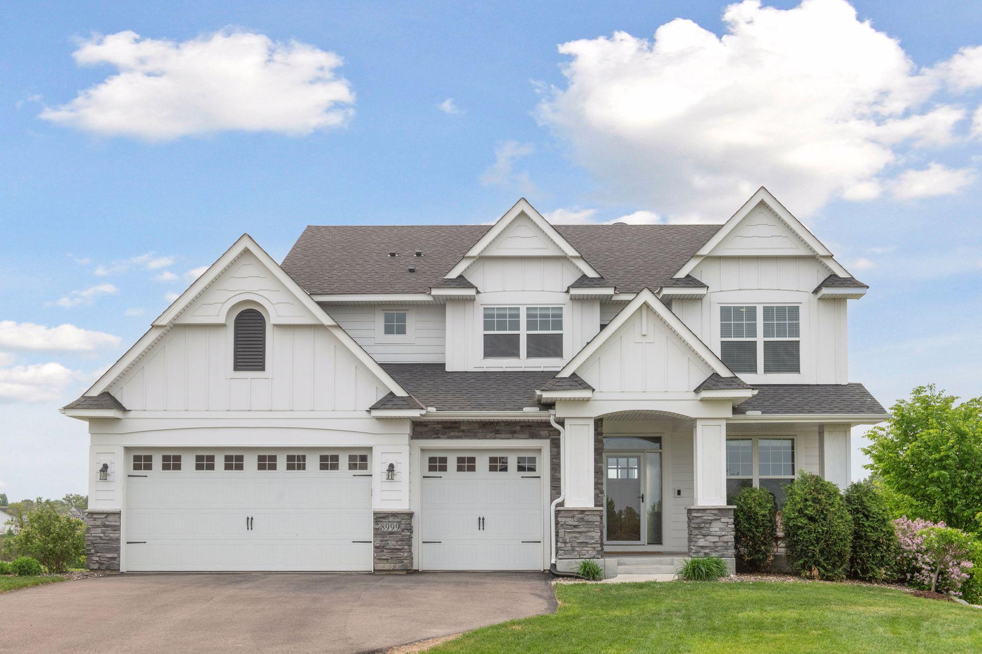 8999 Lakeside Drive