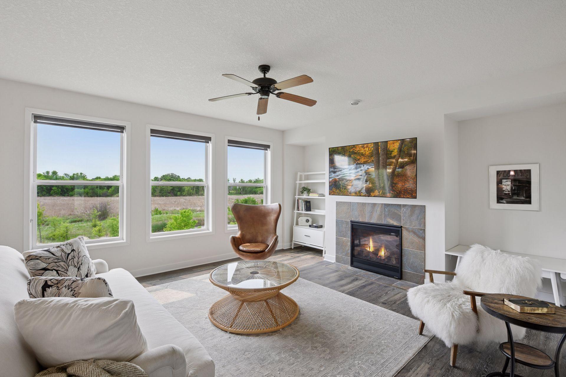 8999 Lakeside Drive