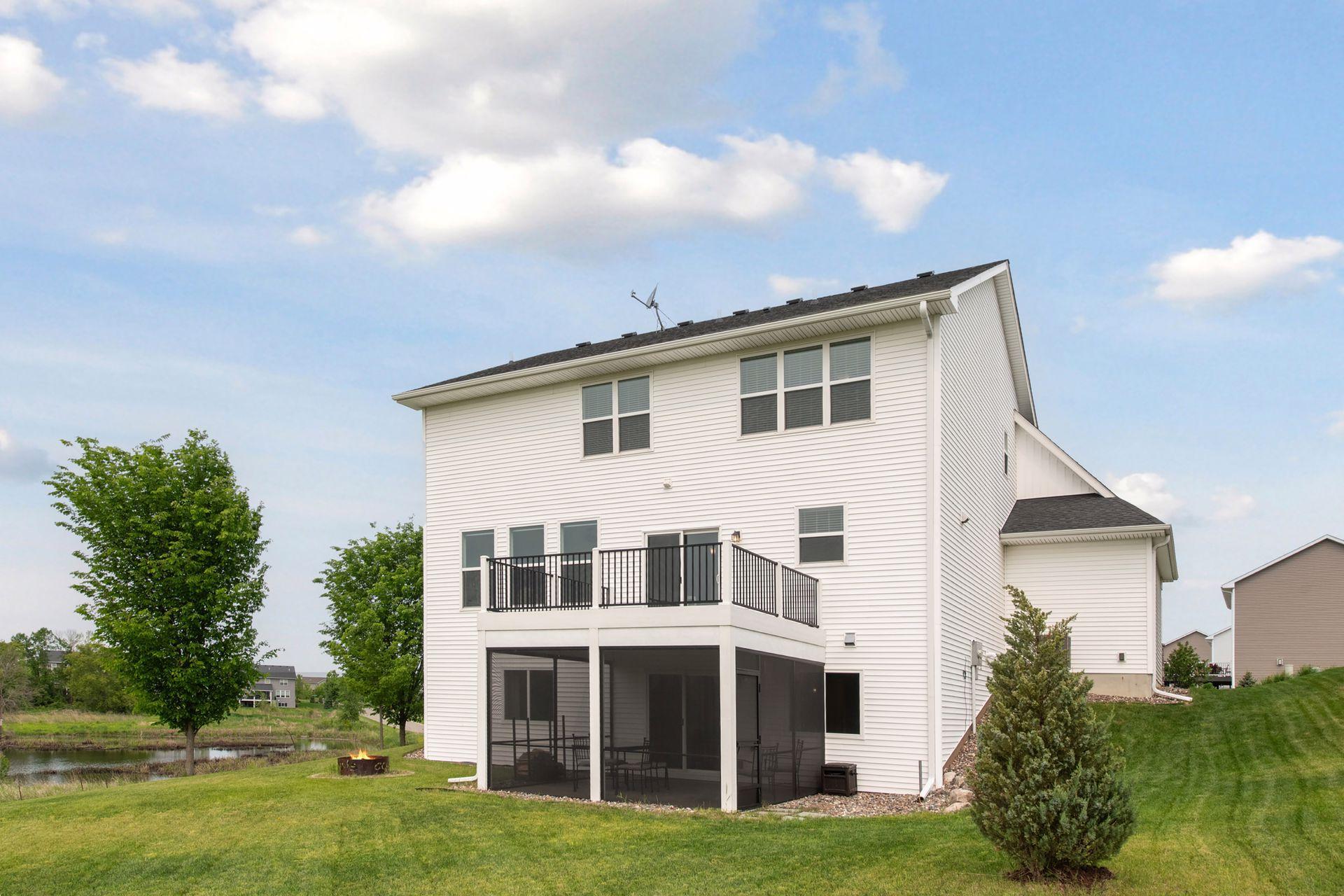 8999 Lakeside Drive