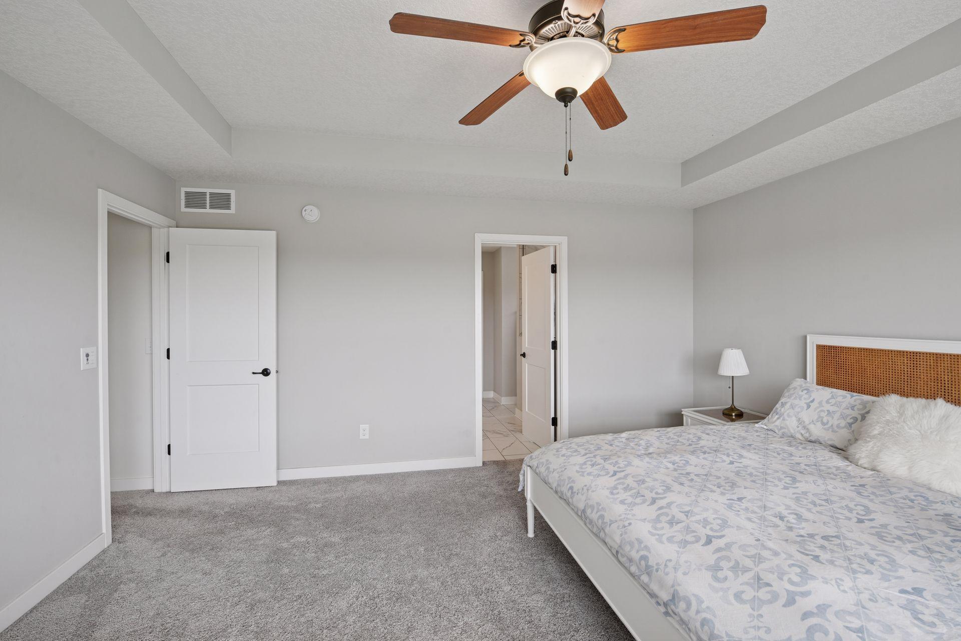 8999 Lakeside Drive