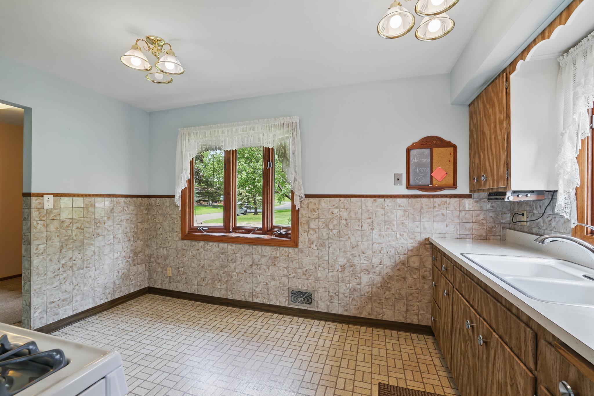 6943 Upper 5th Street N