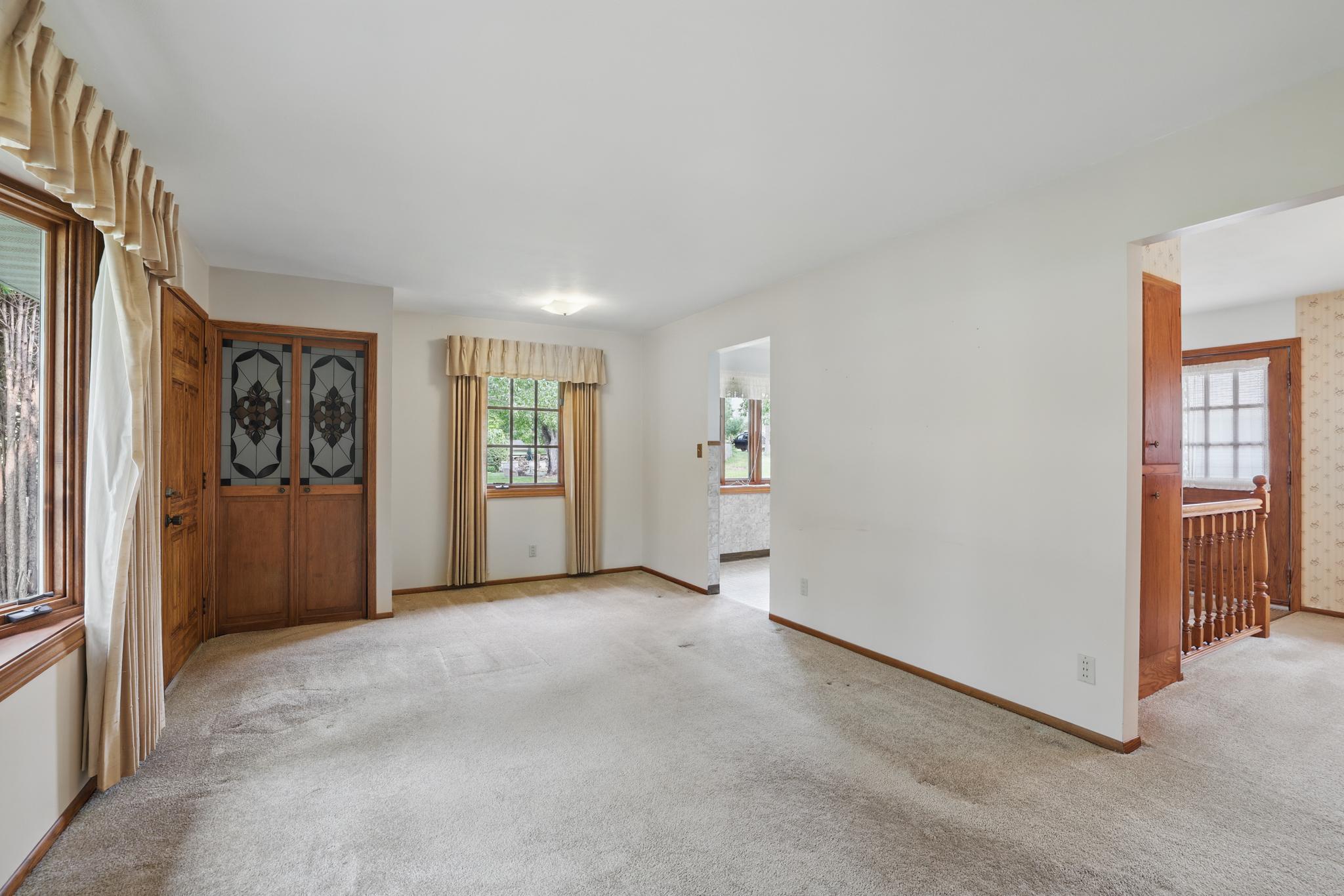 6943 Upper 5th Street N