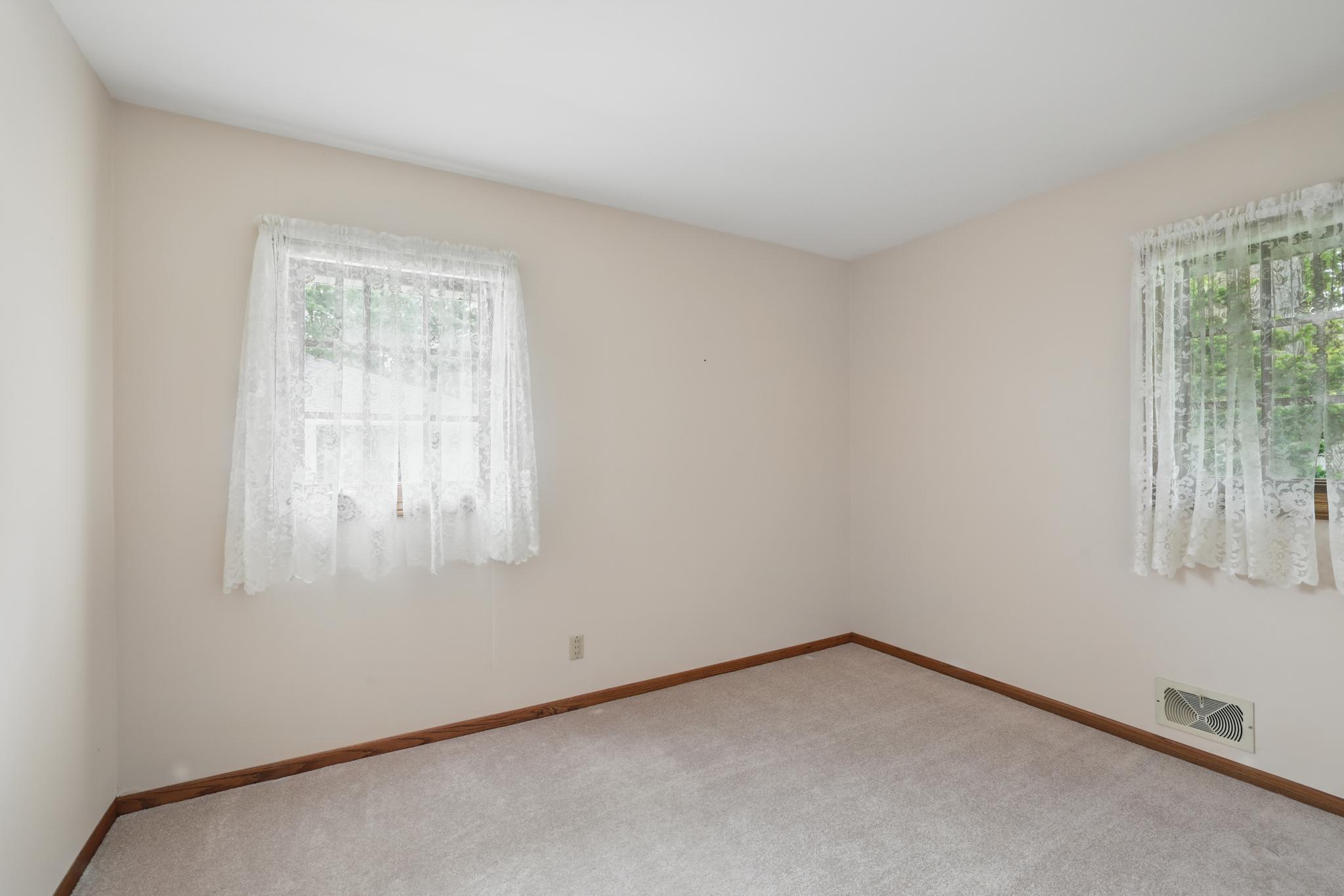 6943 Upper 5th Street N