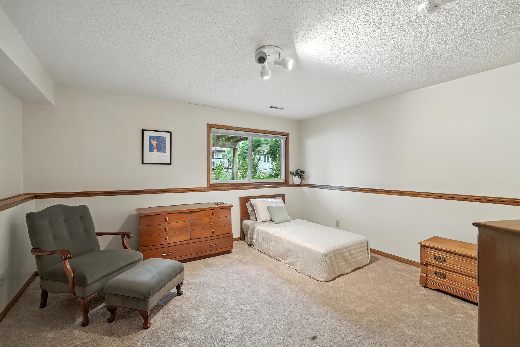 15913 Garrett Drive