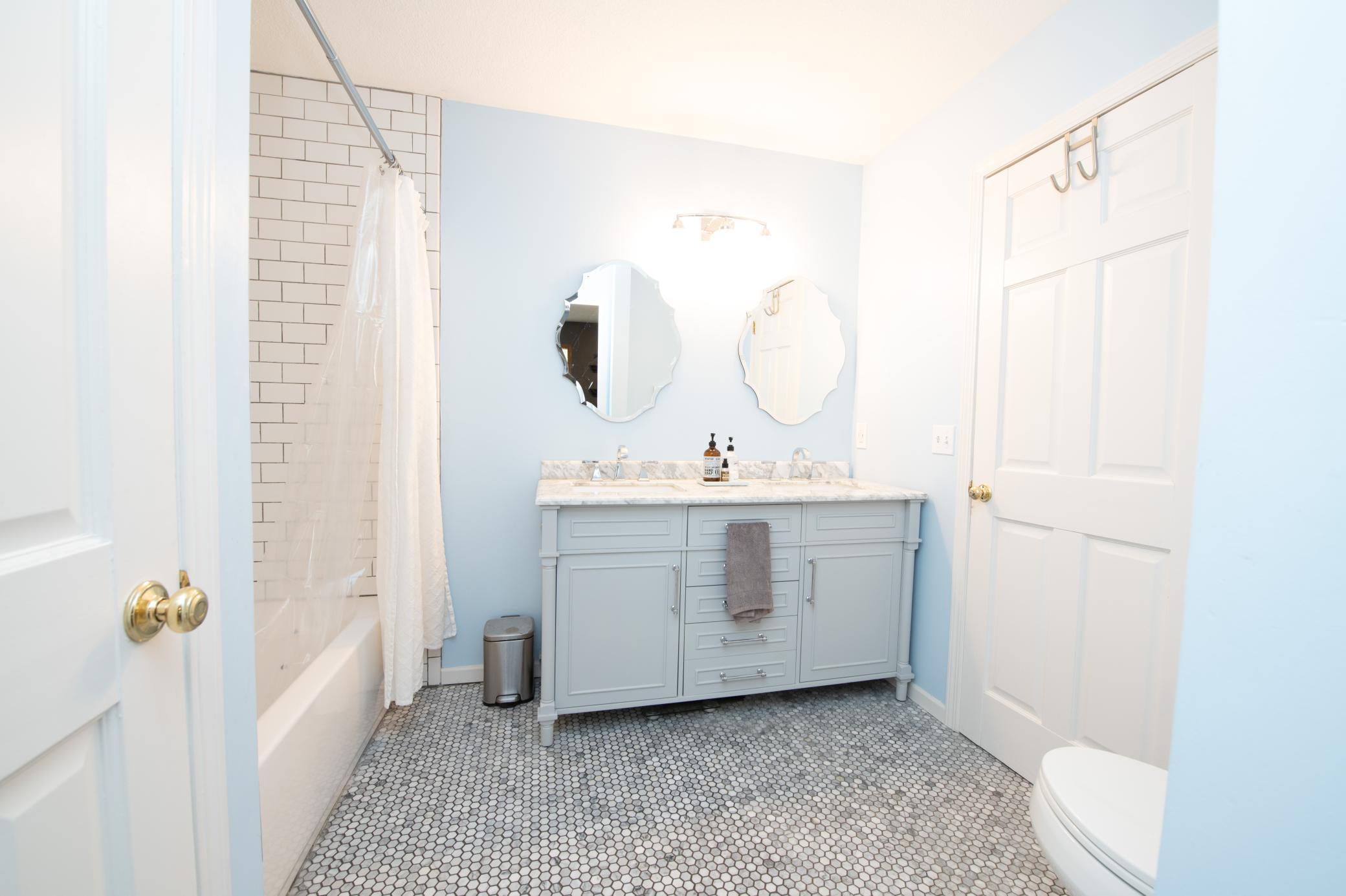 5910 Pineview Lane N