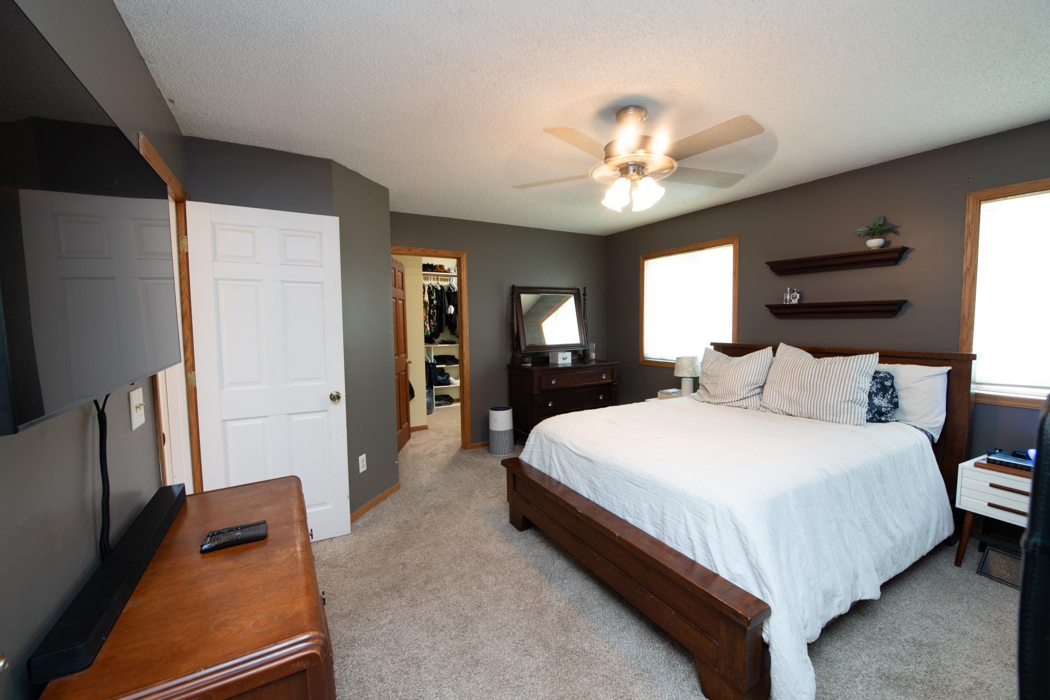 5910 Pineview Lane N