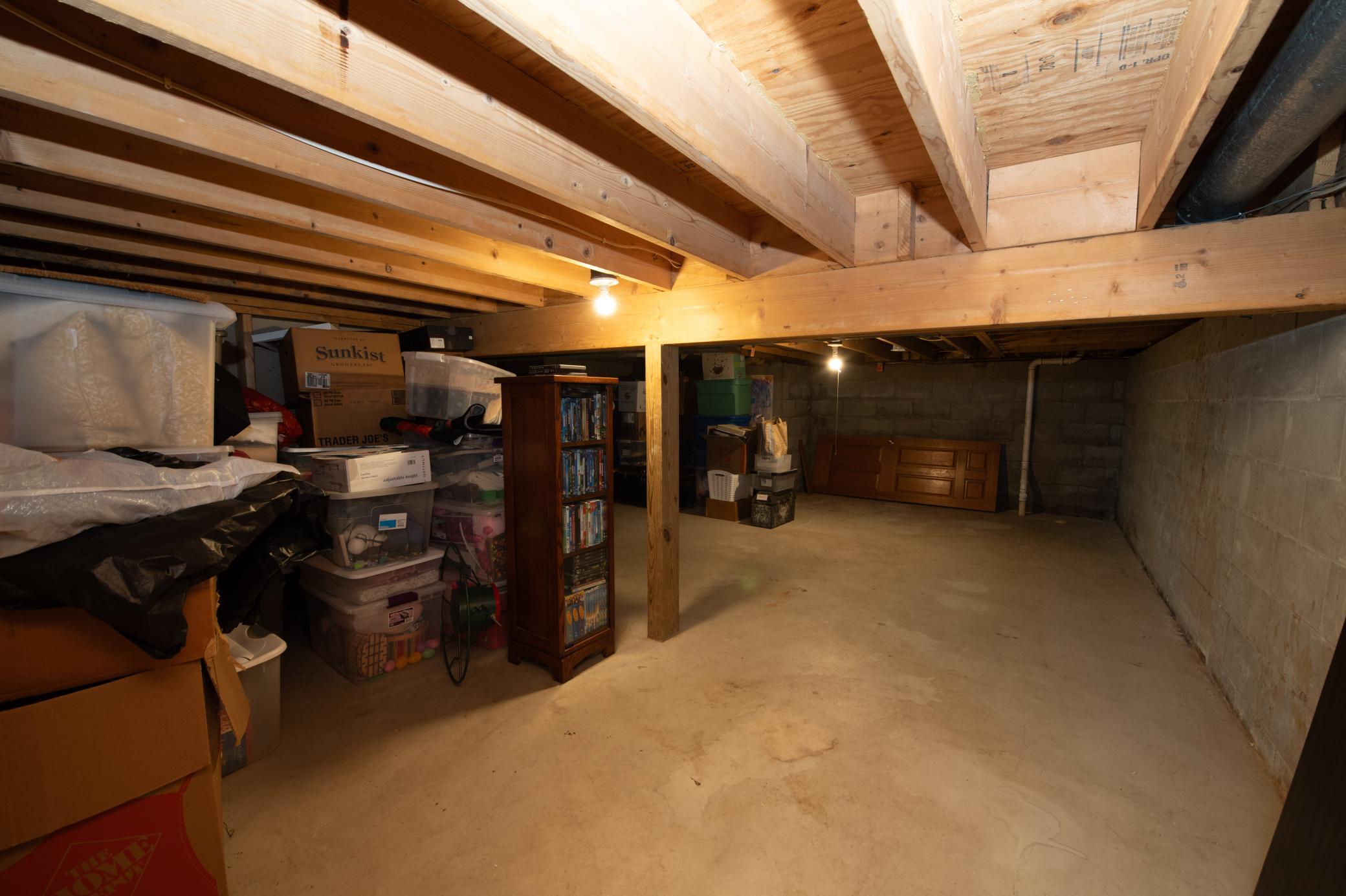 5910 Pineview Lane N