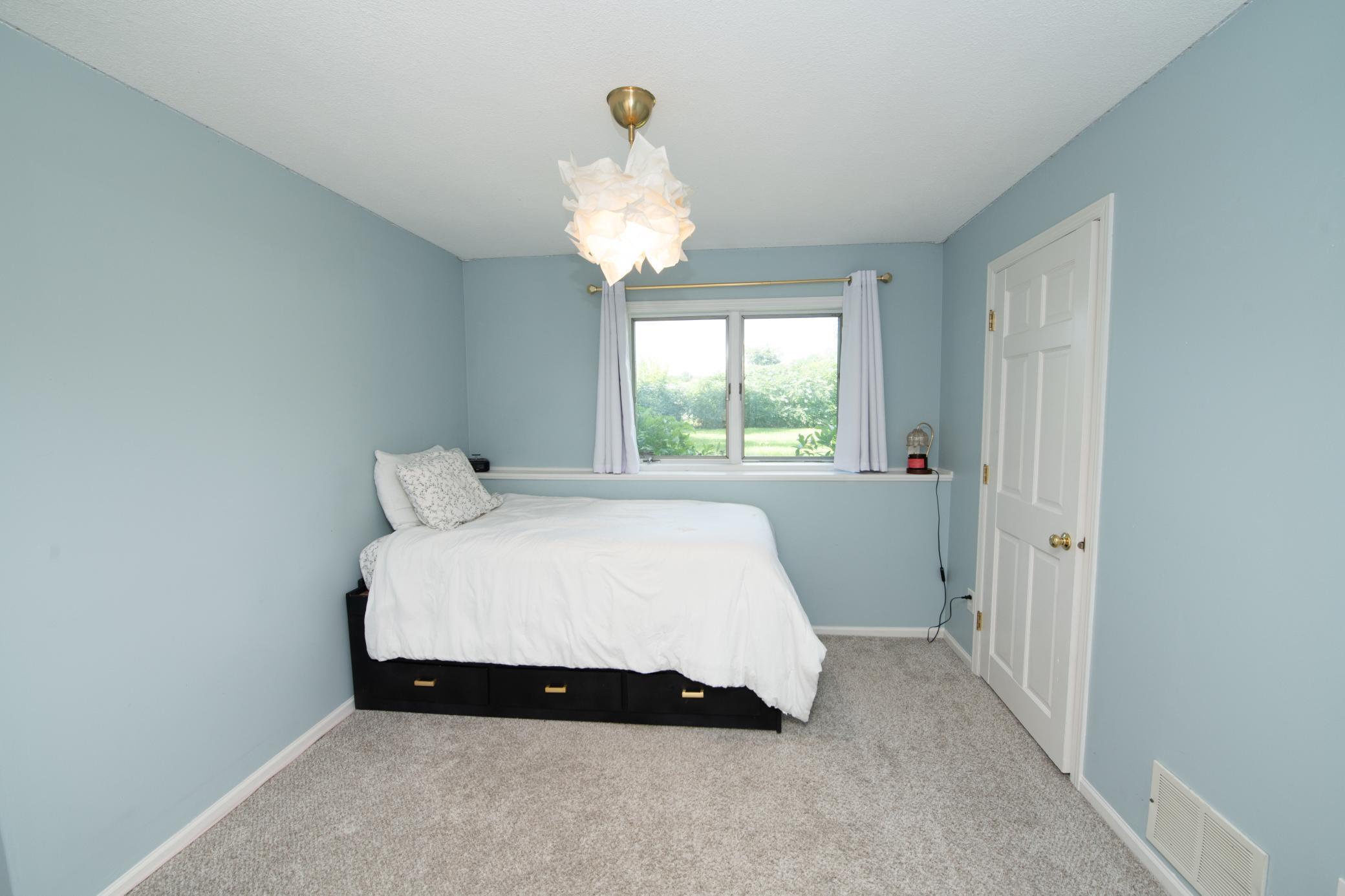 5910 Pineview Lane N