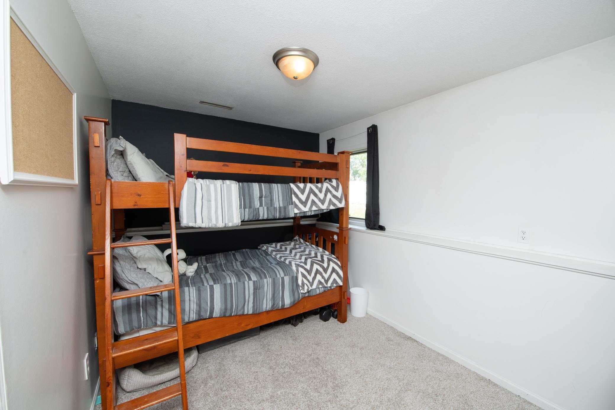 5910 Pineview Lane N