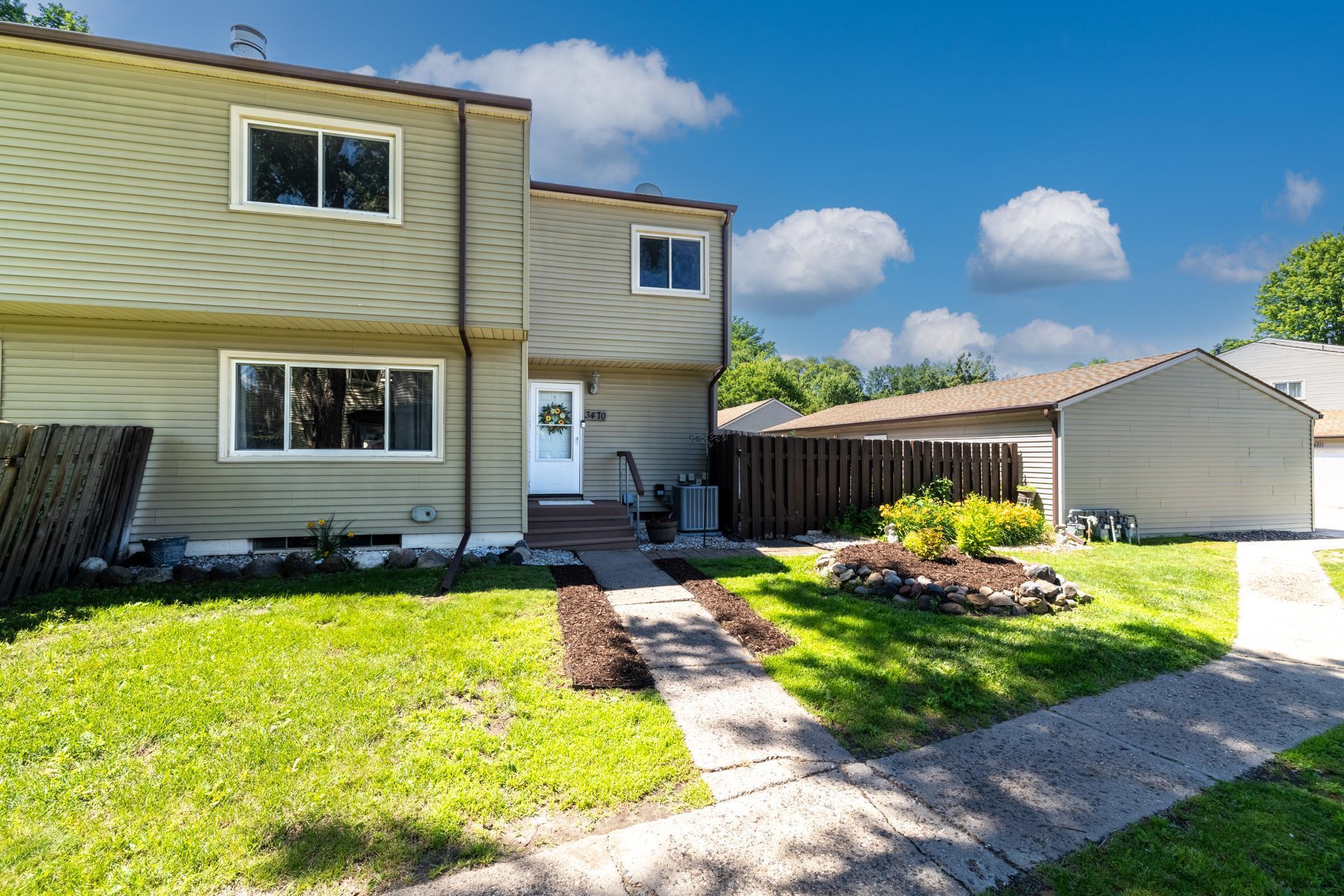 3470 Greenwood Court S