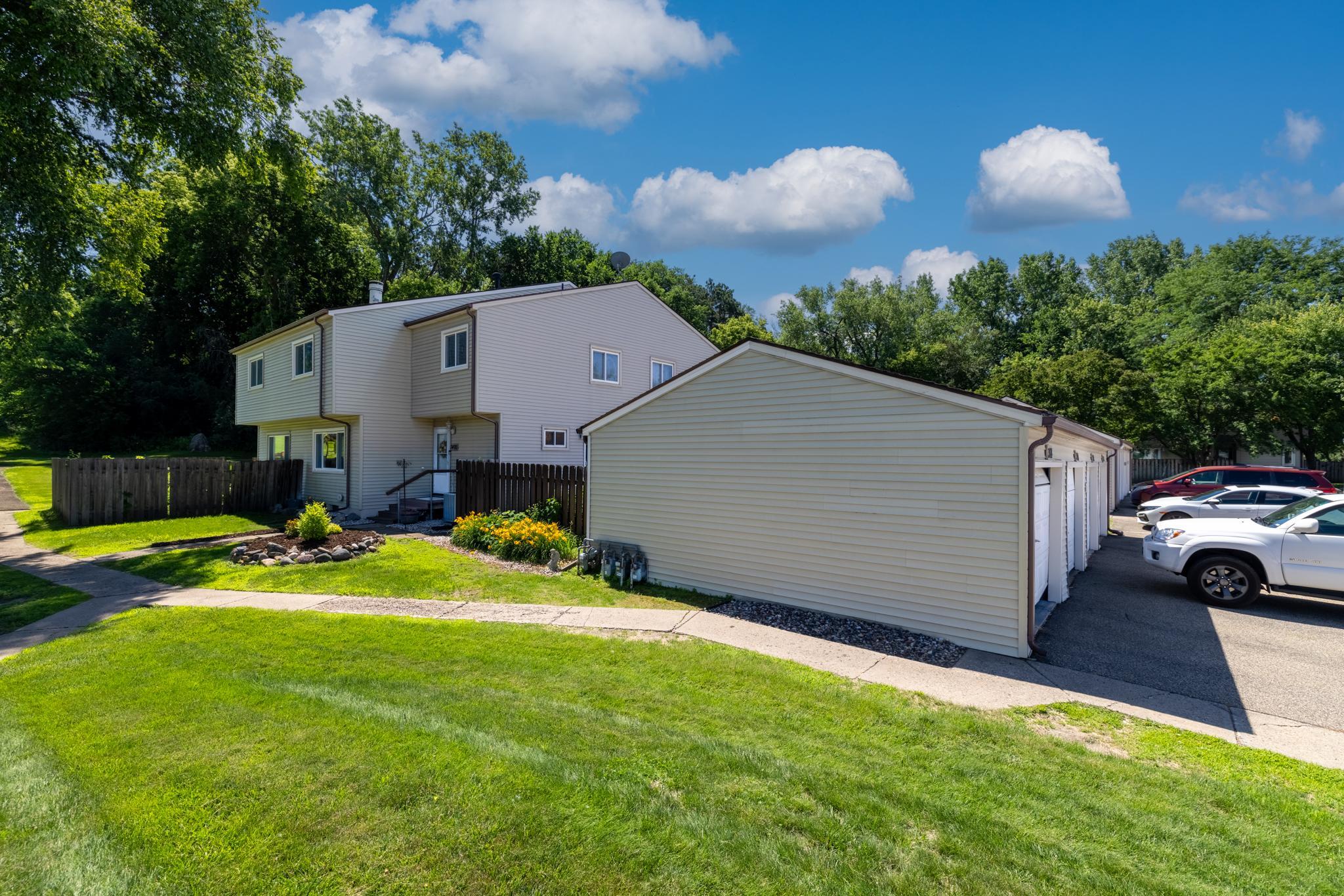 3470 Greenwood Court S