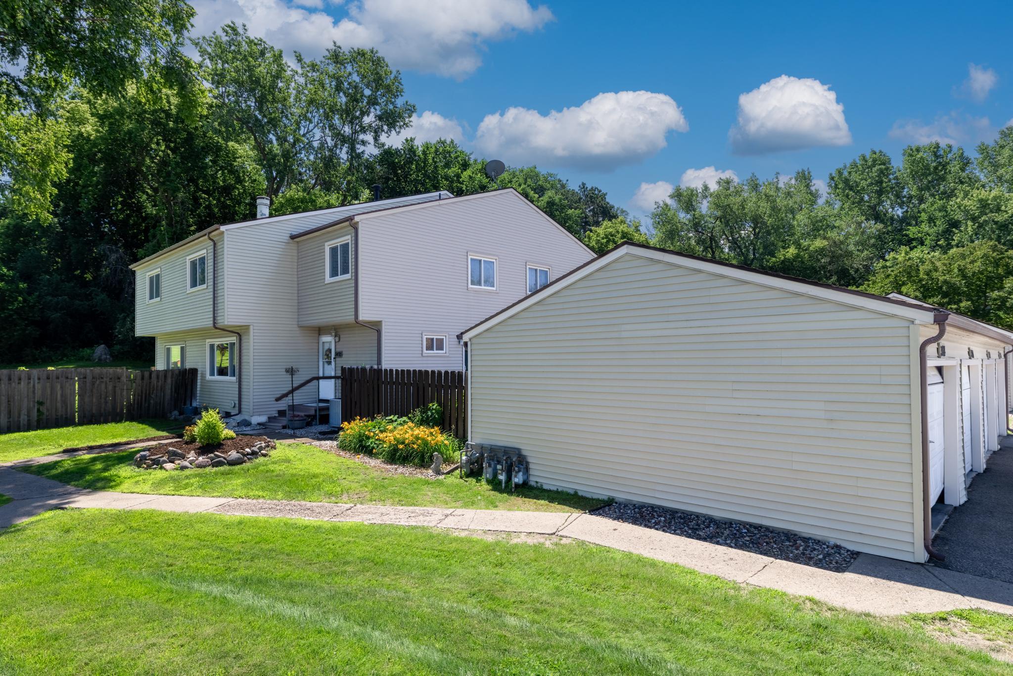 3470 Greenwood Court S