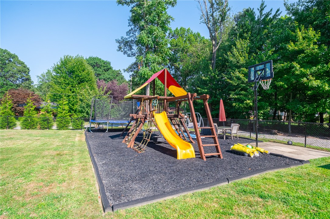 99 Forest Dr