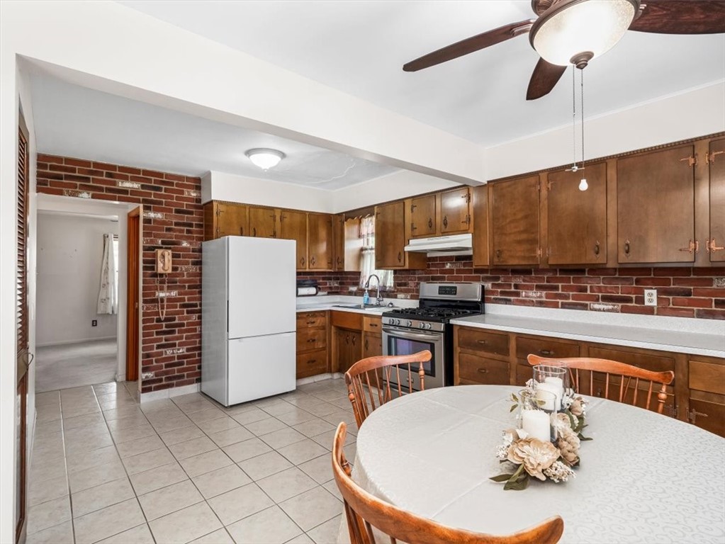 2027 Oriole Dr