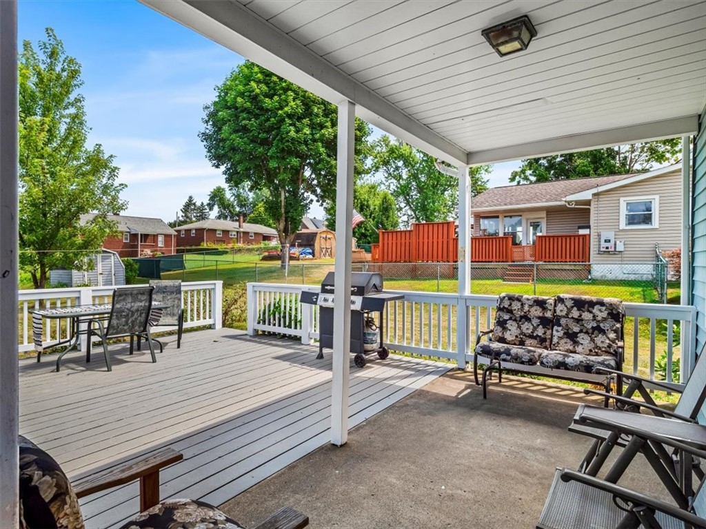 2027 Oriole Dr