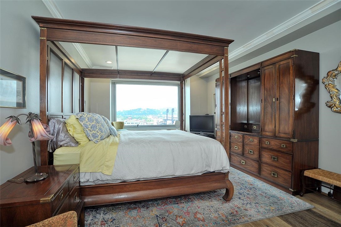 320 Fort Duquesne Blvd 16K