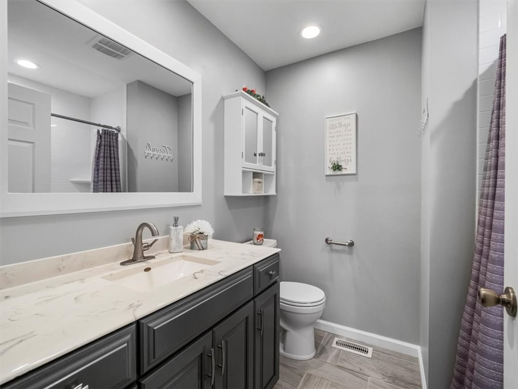 155 W Woodland Dr