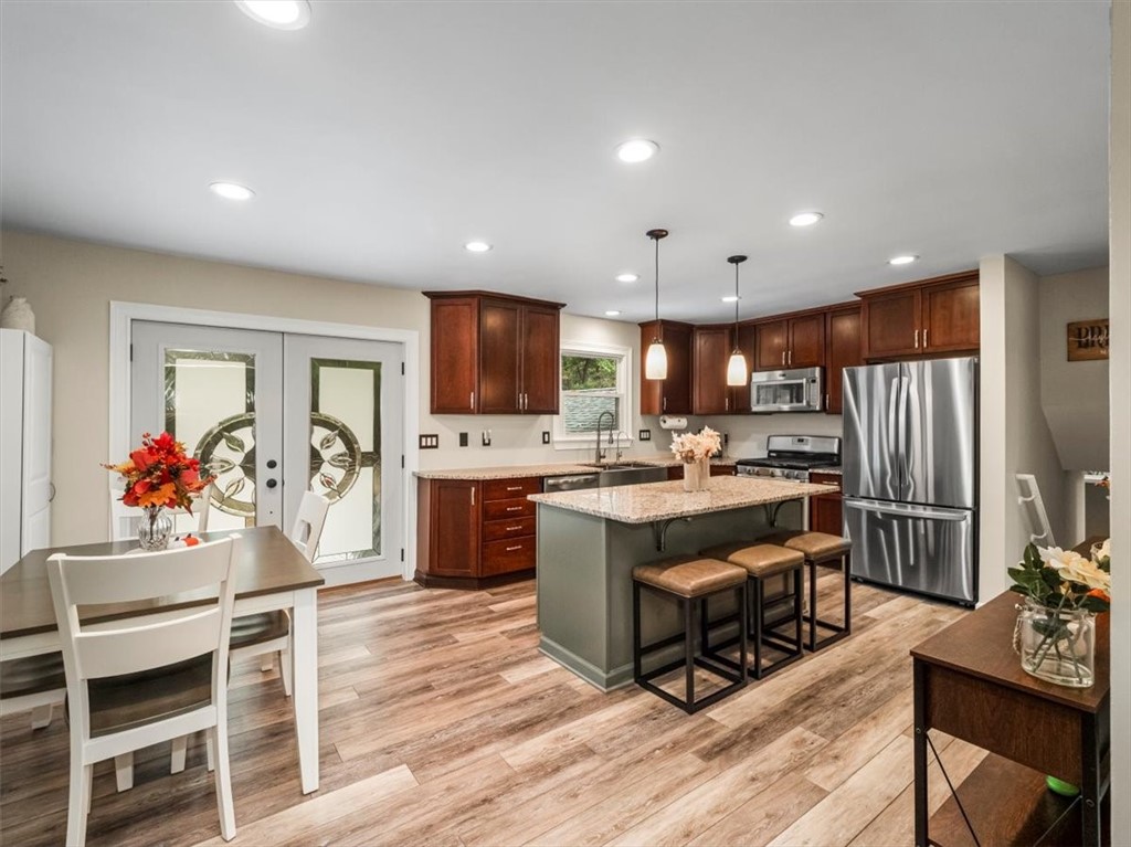155 W Woodland Dr