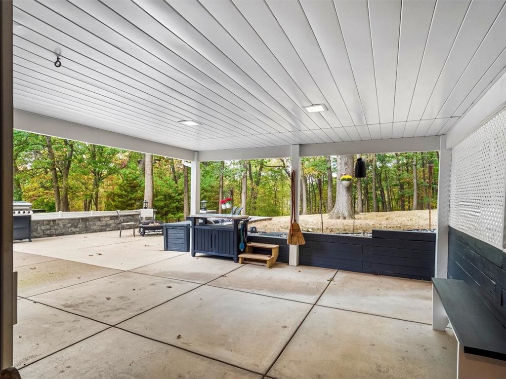 155 W Woodland Dr